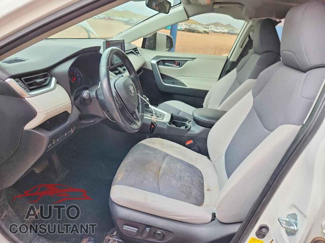 TOYOTA RAV4 2019 - JTMP1RFV2KD036559