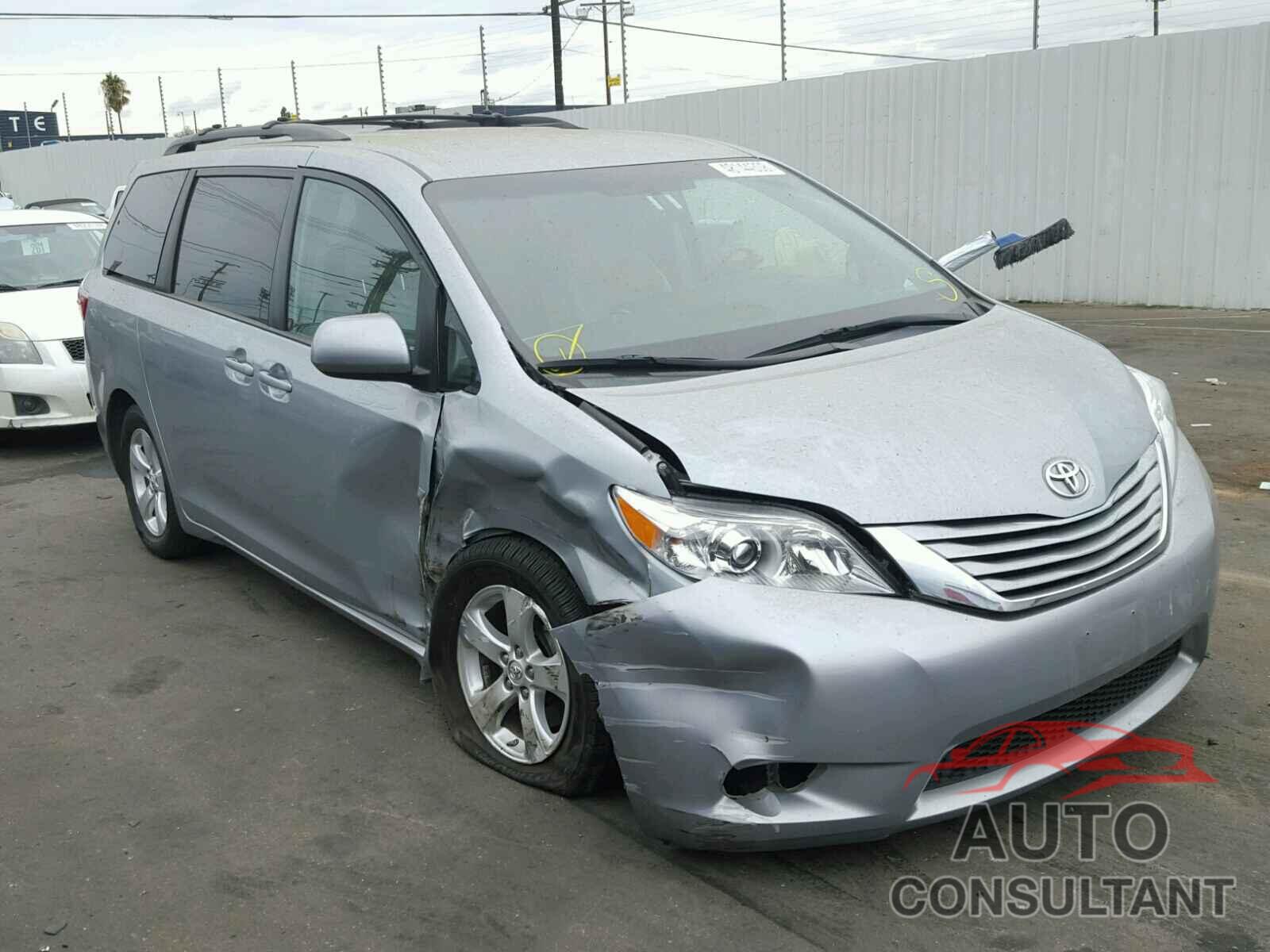 TOYOTA SIENNA LE 2015 - 5TDKK3DC1FS612707