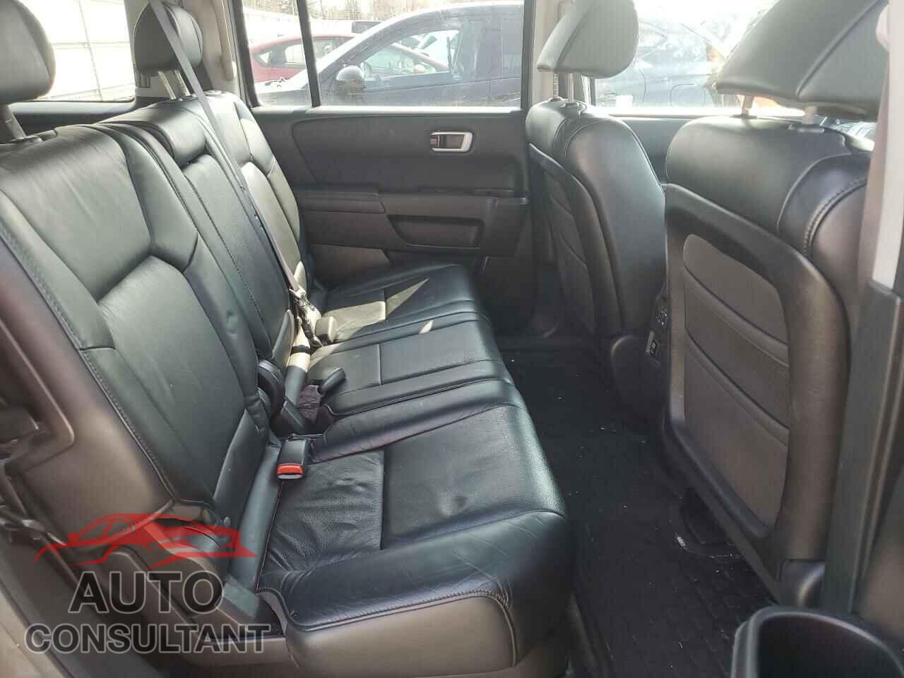 HONDA PILOT 2011 - 5FNYF4H74BB047126