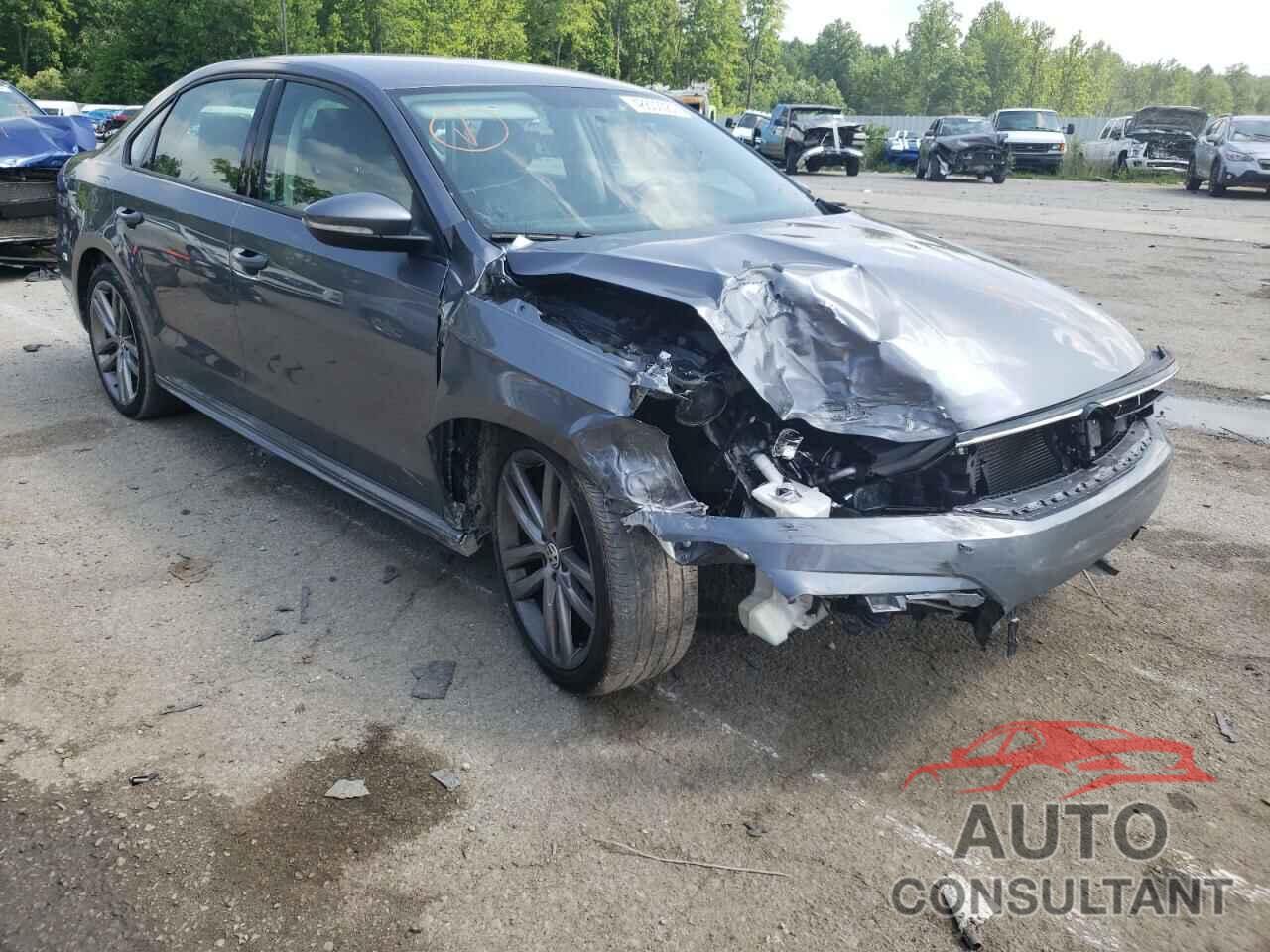 VOLKSWAGEN PASSAT 2018 - 1VWAA7A30JC010527