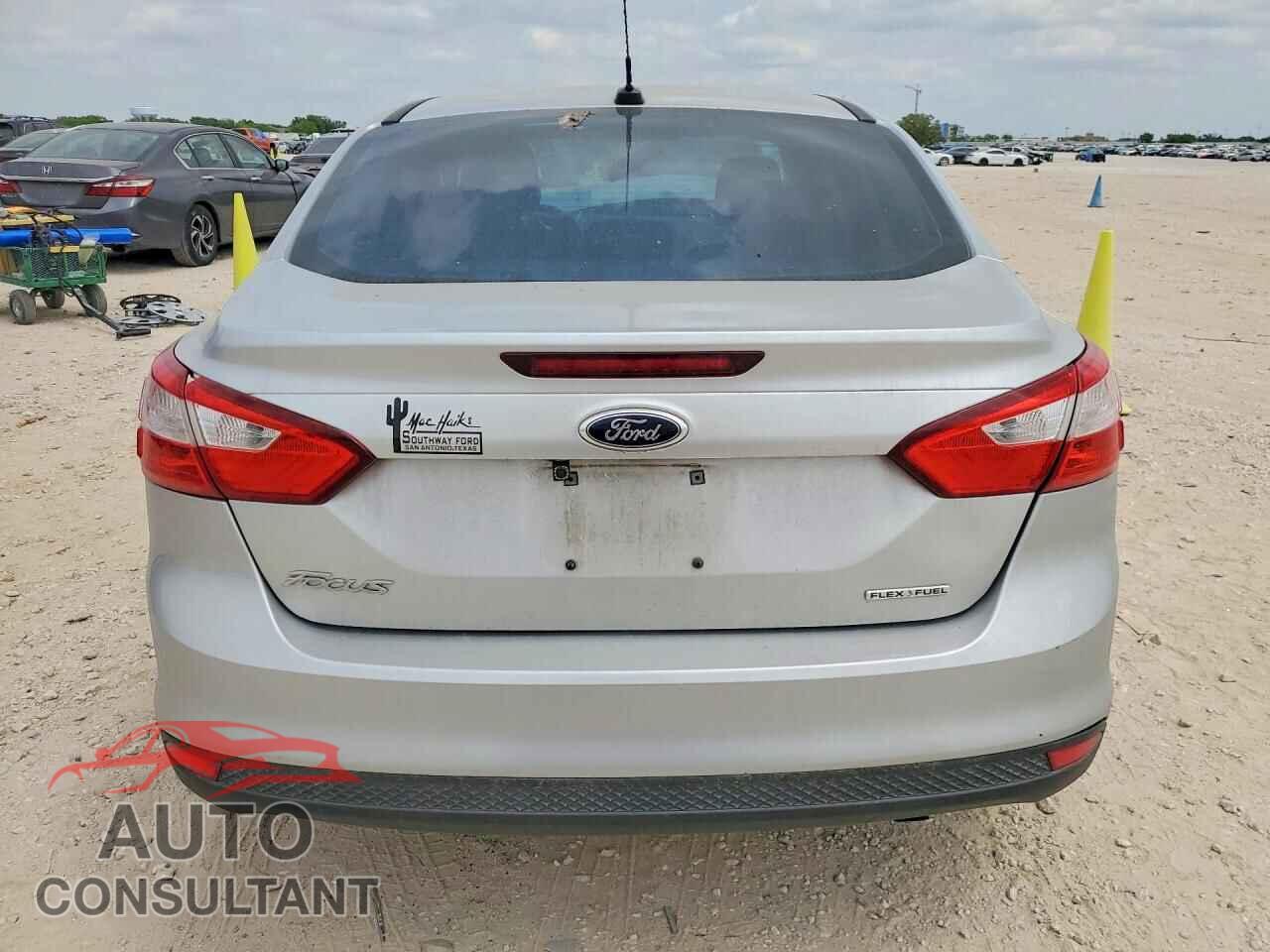 FORD FOCUS 2014 - 1FADP3E26EL440227