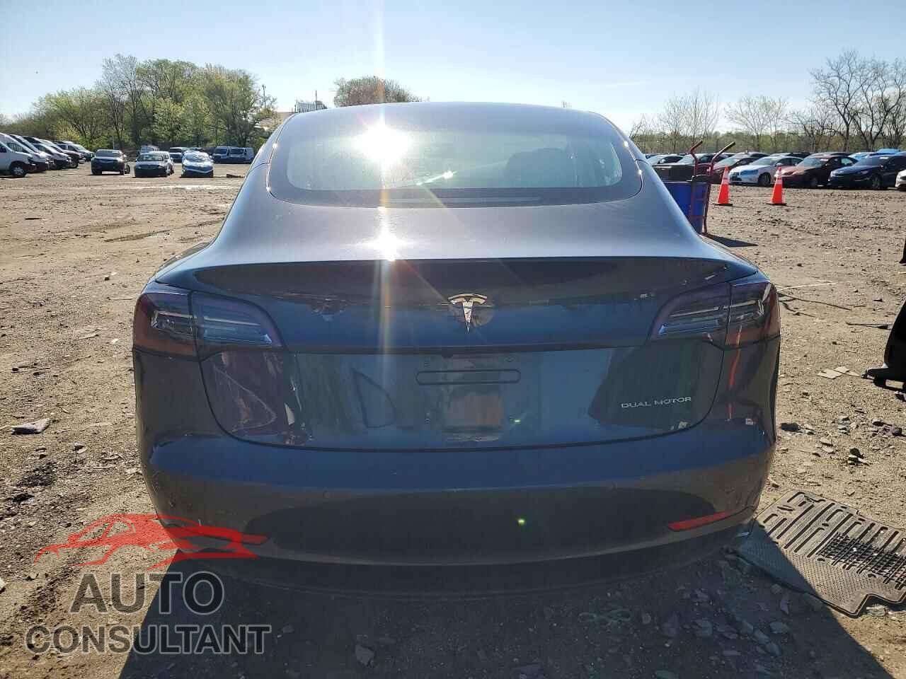 TESLA MODEL 3 2018 - 5YJ3E1EB4JF111863