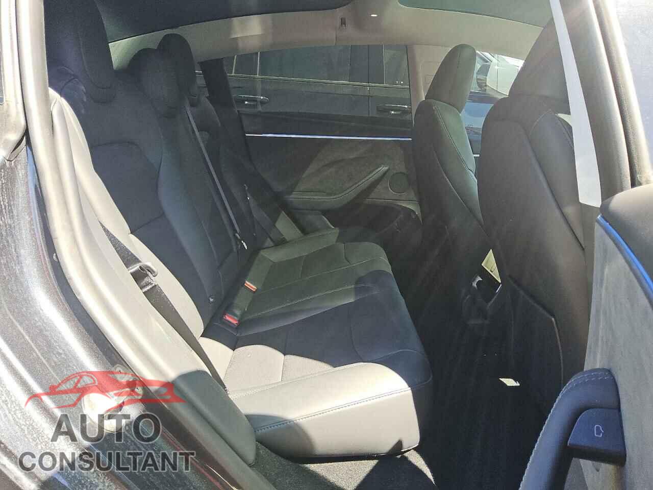 TESLA MODEL 3 2024 - 5YJ3E1EB2RF744681