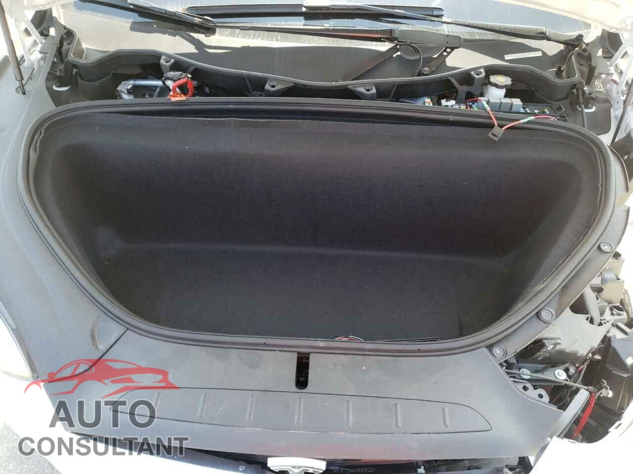 TESLA MODEL X 2018 - 5YJXCDE26JF092015