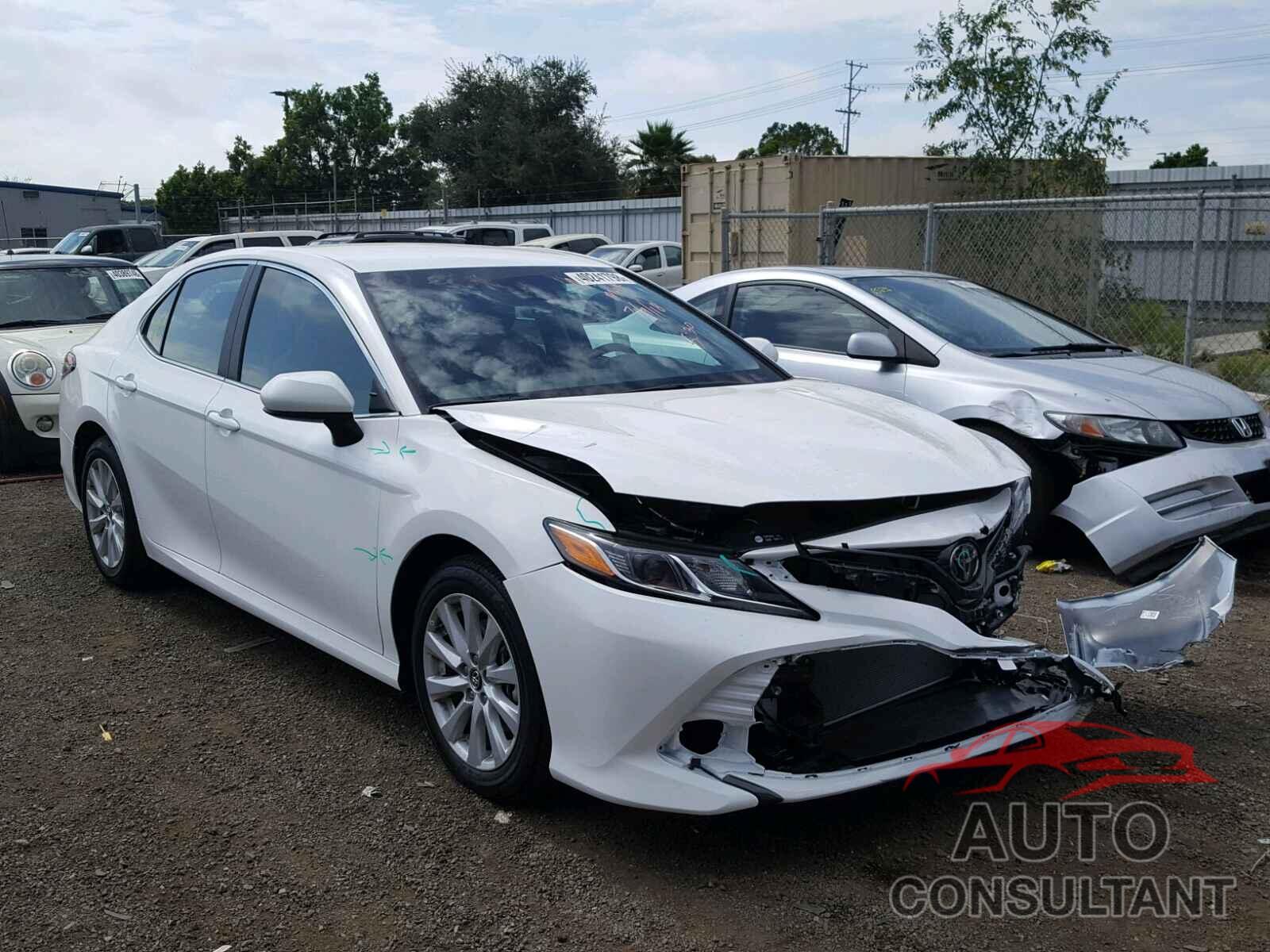 TOYOTA CAMRY 2018 - 4T1B11HK9JU105031