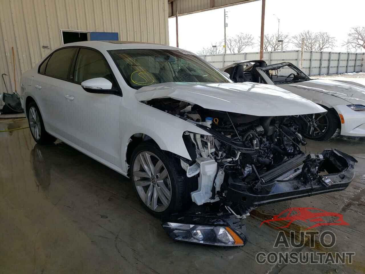 VOLKSWAGEN PASSAT 2019 - 1VWLA7A38KC008096