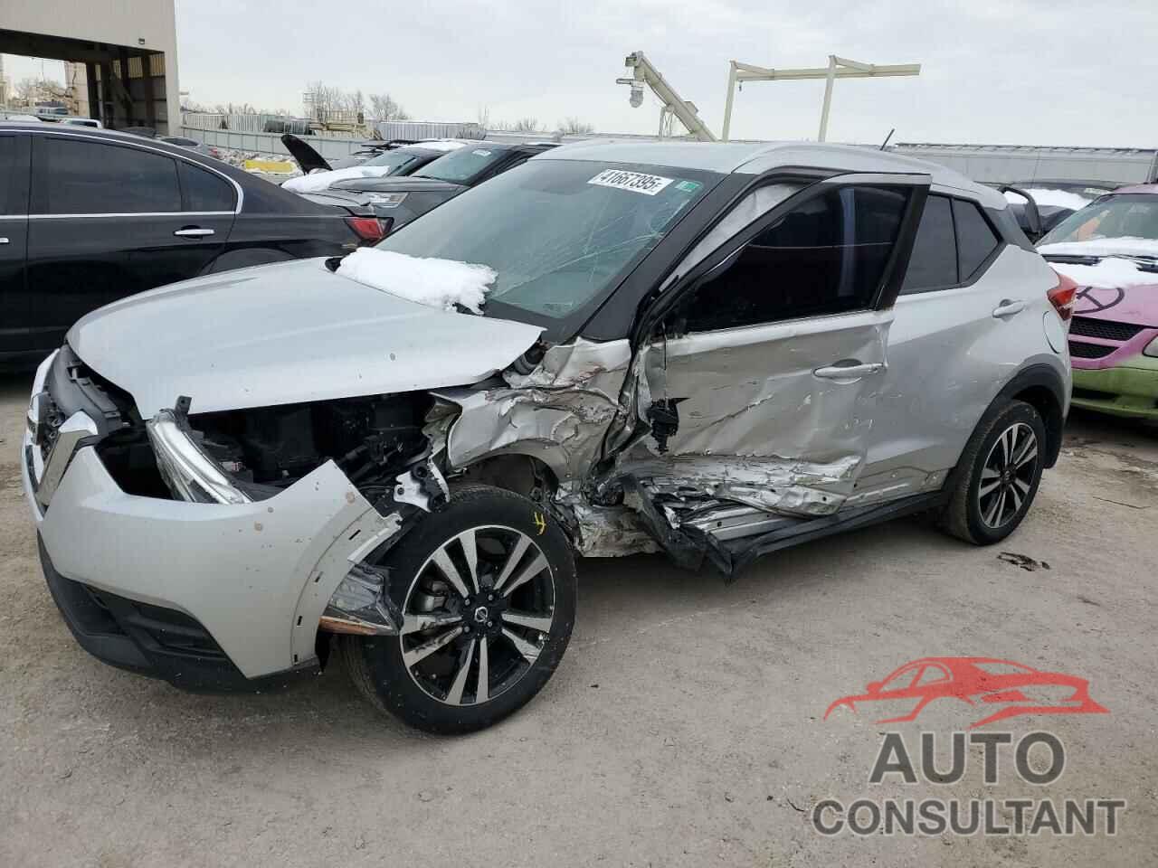 NISSAN KICKS 2018 - 3N1CP5CU8JL499660