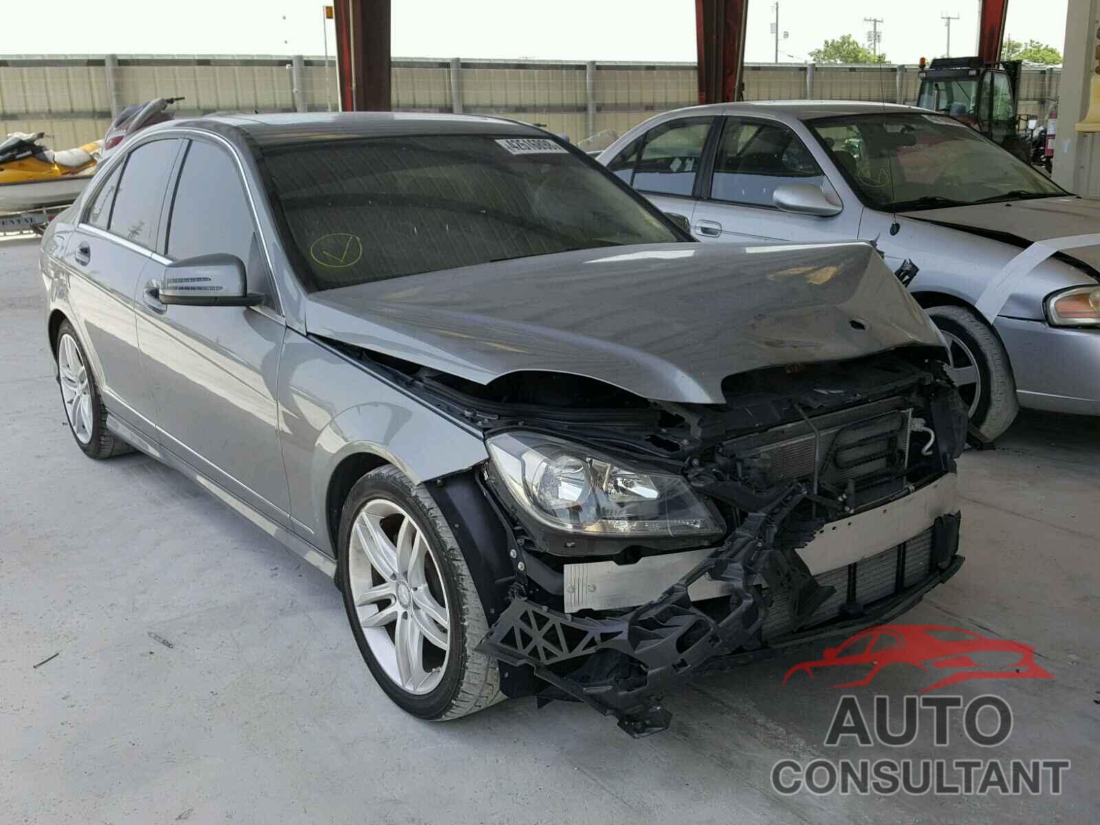 MERCEDES-BENZ C 250 2013 - WDDGF4HB7DR294420