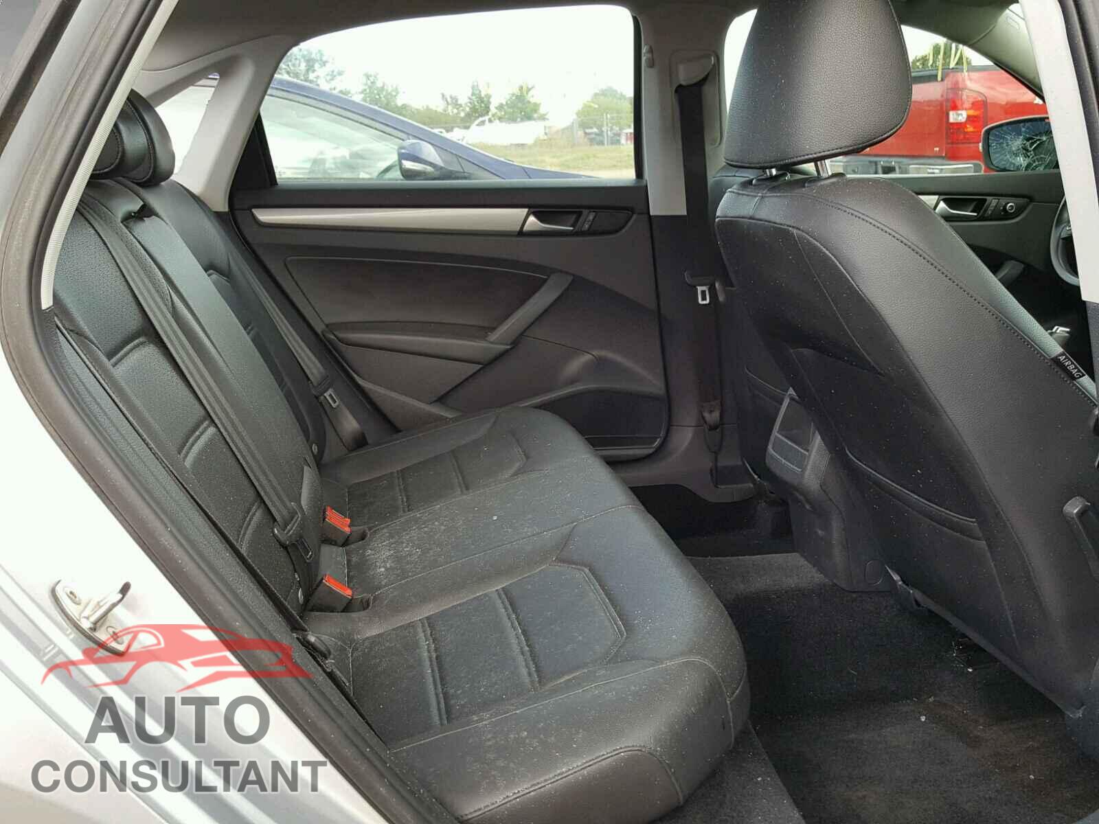 VOLKSWAGEN PASSAT 2015 - 1VWAT7A34FC080792