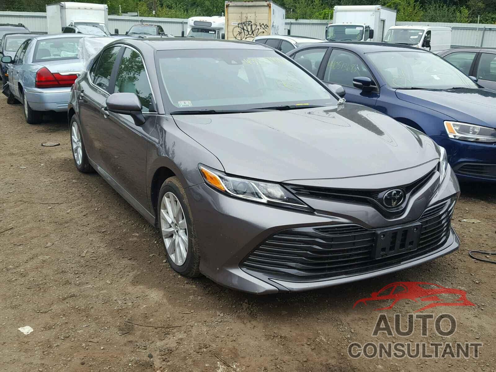 TOYOTA CAMRY 2018 - 4T1B11HK7JU080405
