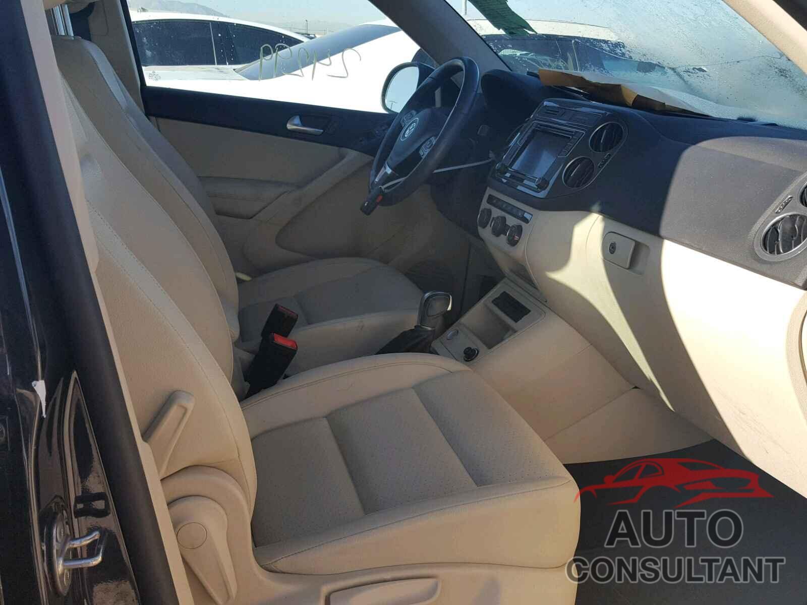 VOLKSWAGEN TIGUAN S 2017 - WVGBV7AXXHK004115