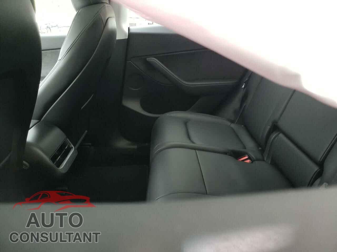 TESLA MODEL Y 2024 - 7SAYGAEE4RF199838