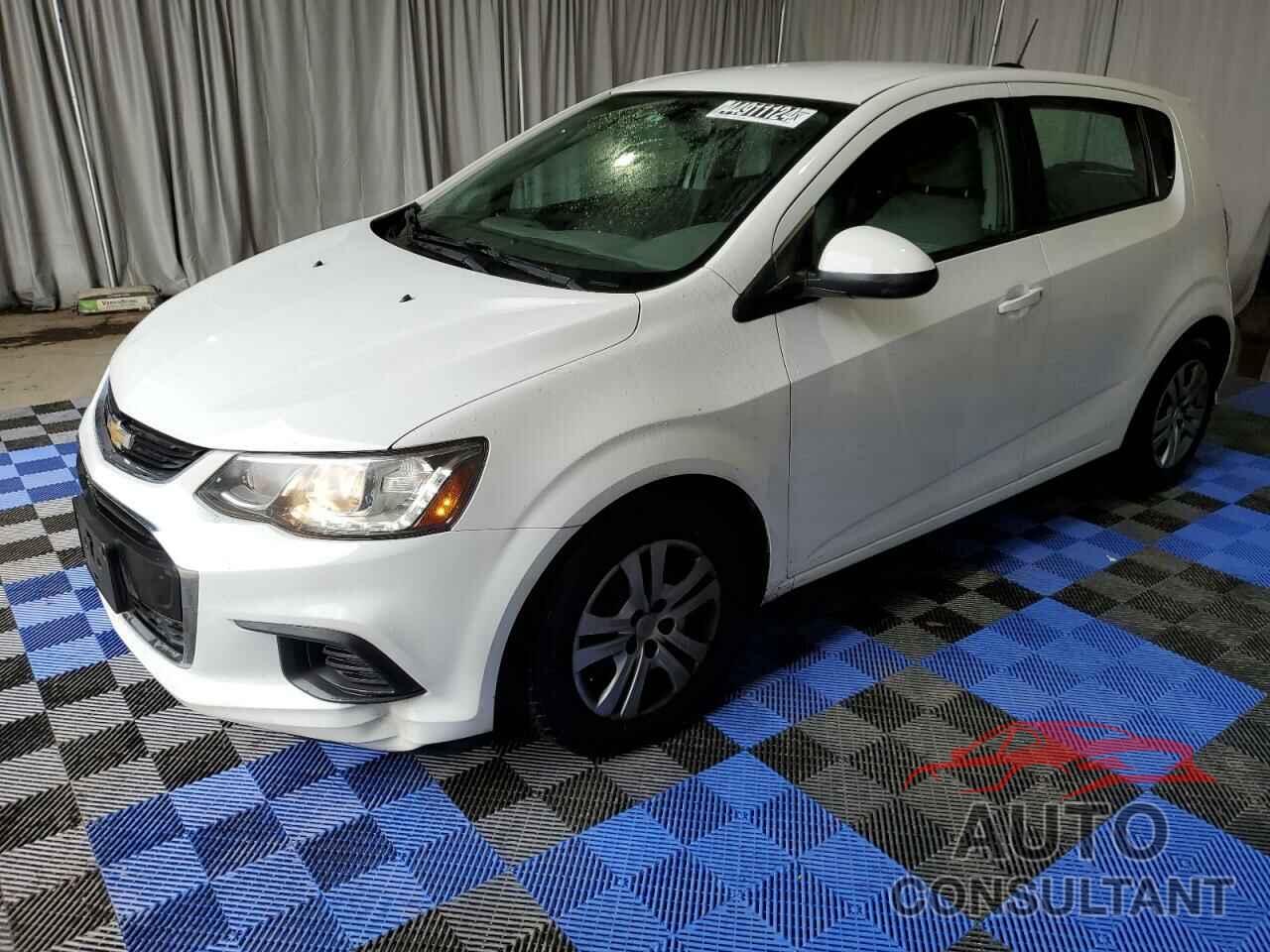 CHEVROLET SONIC 2018 - 1G1JG6SH5J4105447