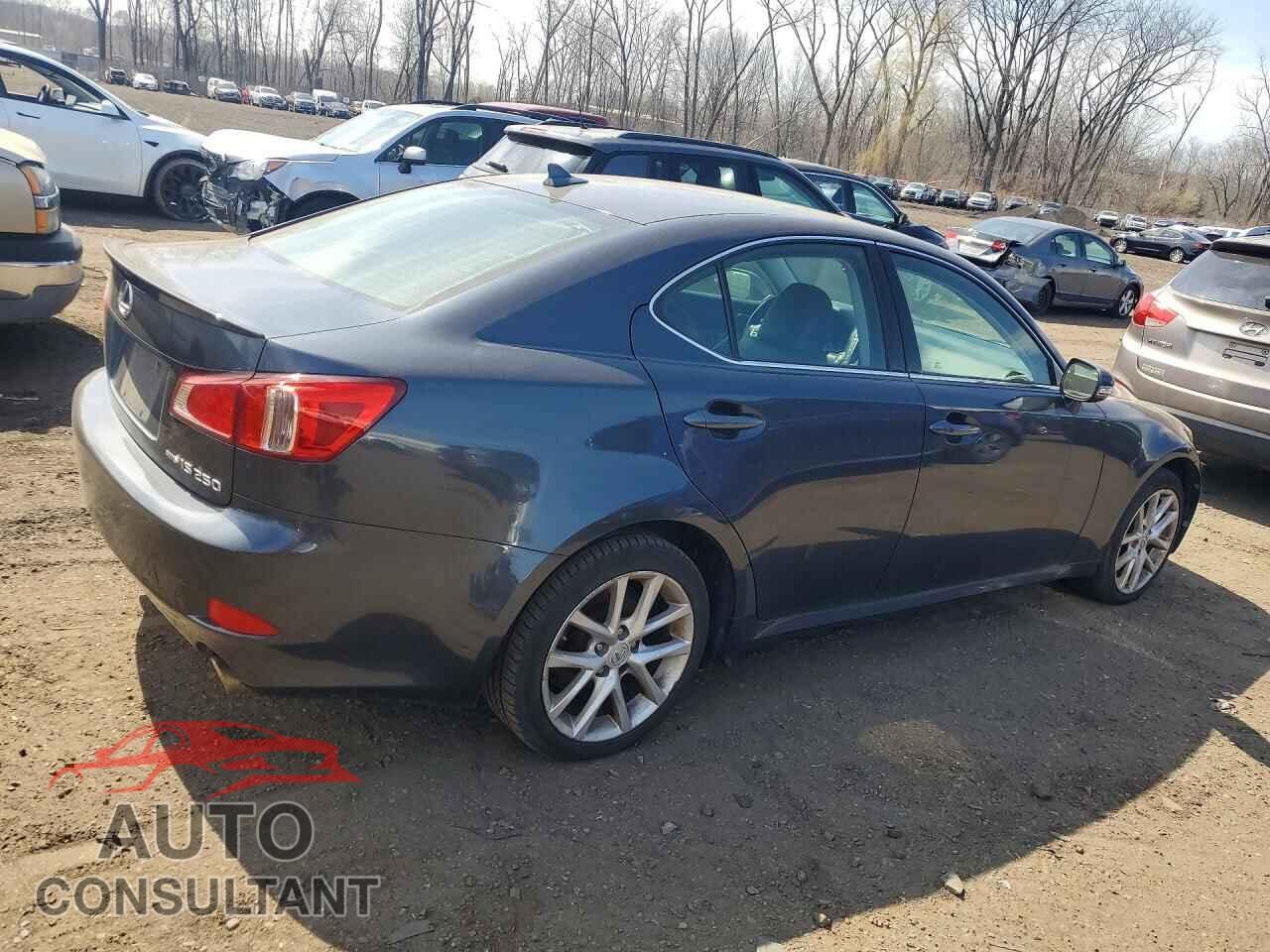 LEXUS IS 2011 - JTHCF5C28B5047352