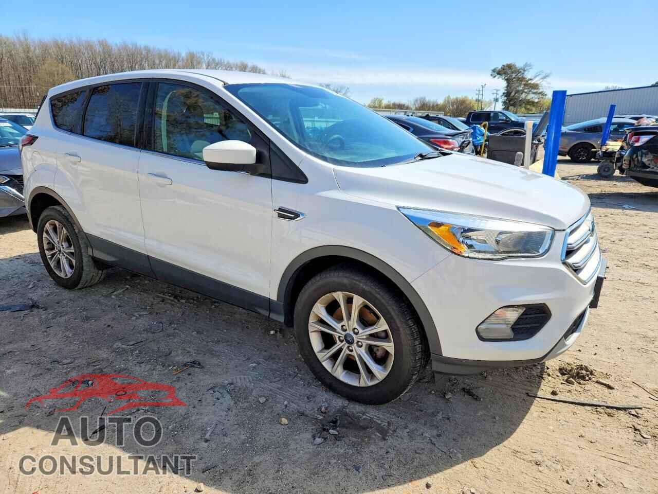 FORD ESCAPE 2017 - 1FMCU0GDXHUE65783