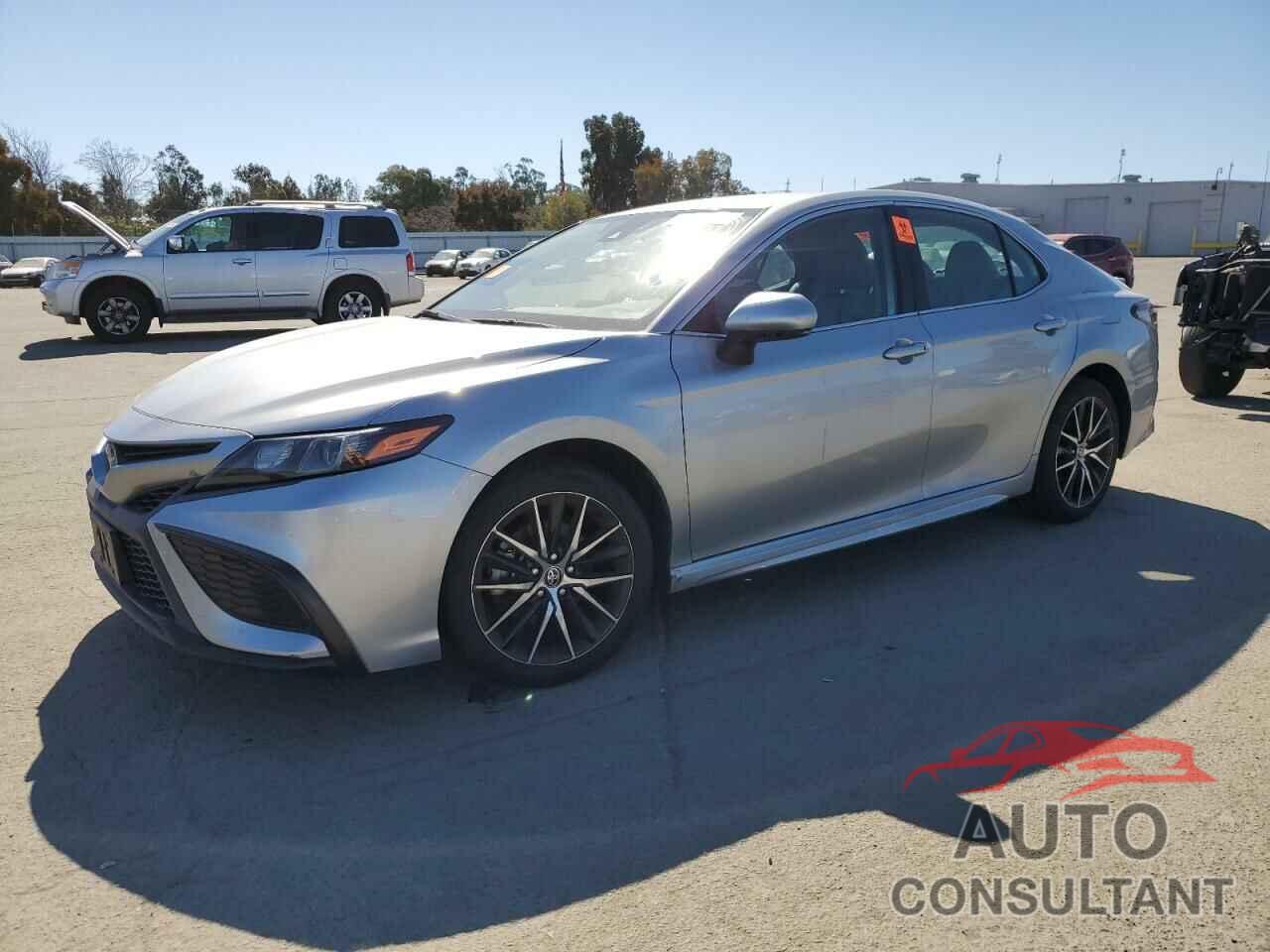 TOYOTA CAMRY 2022 - 4T1G11AK0NU701781