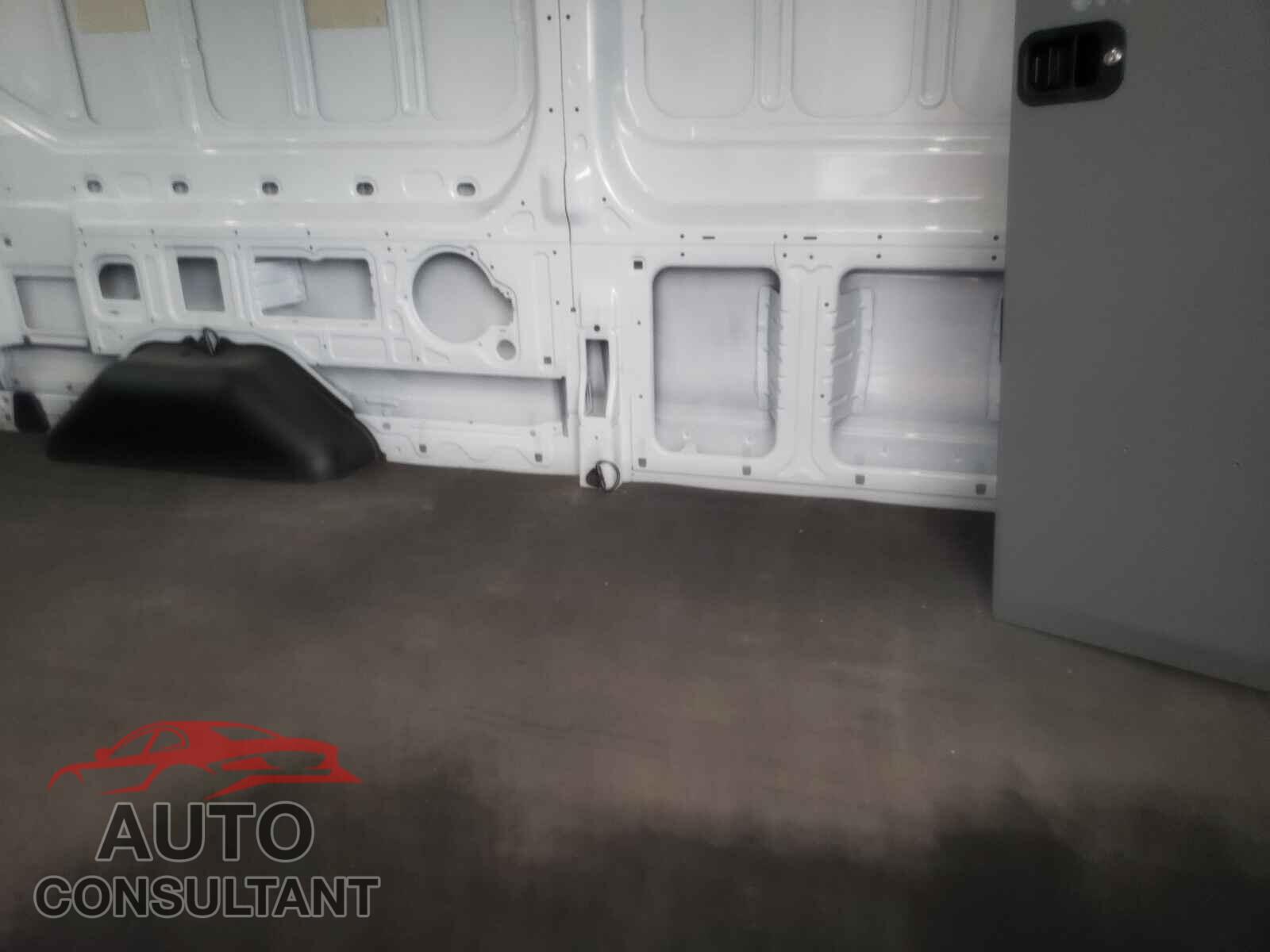 FORD TRANSIT CO 2018 - 1FTYE2CM5JKB39688