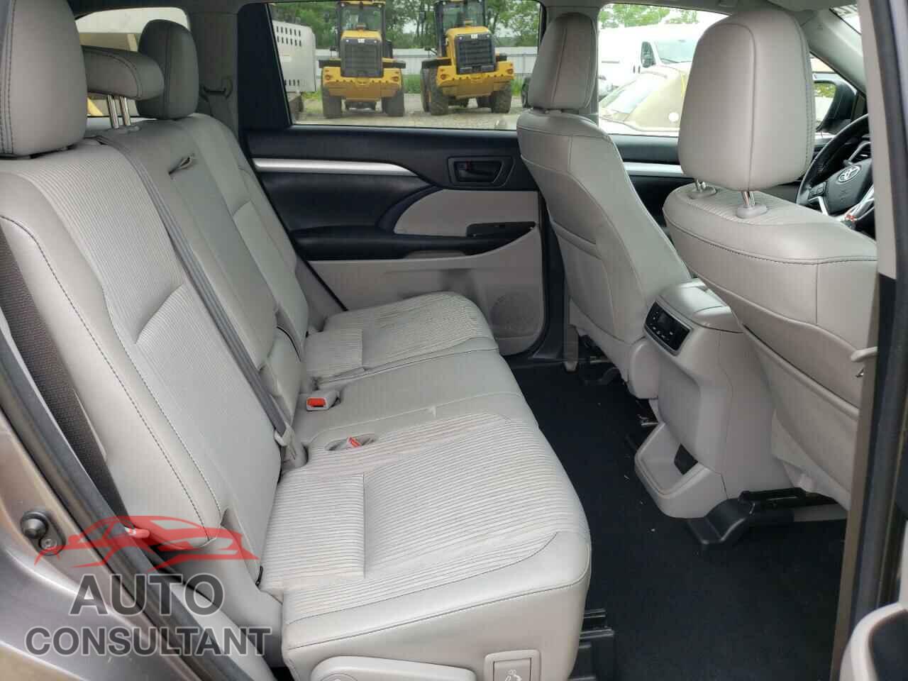 TOYOTA HIGHLANDER 2018 - 5TDBZRFH6JS487722