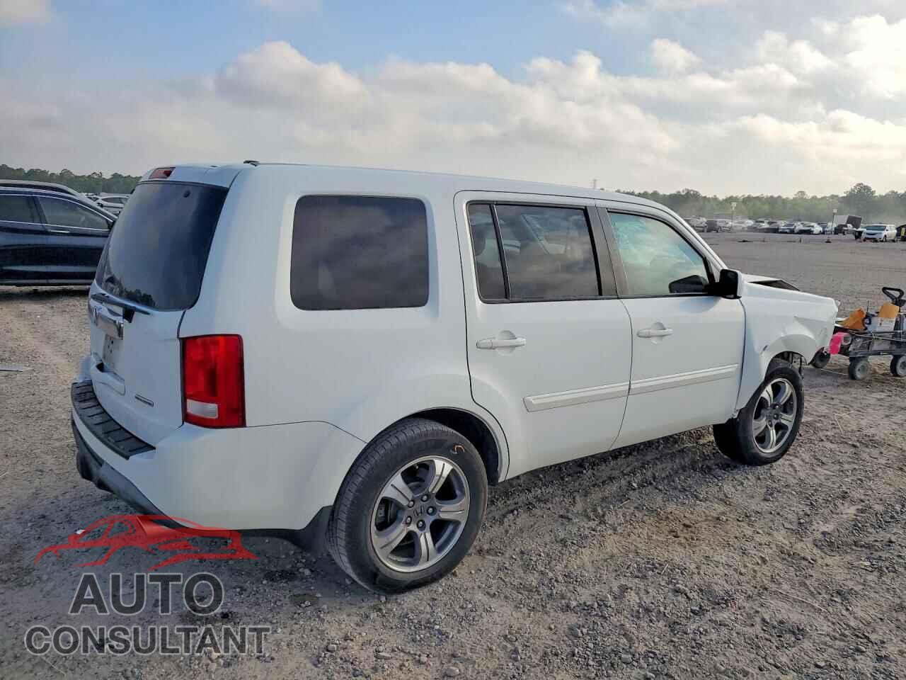 HONDA PILOT 2015 - 5FNYF3H32FB026899