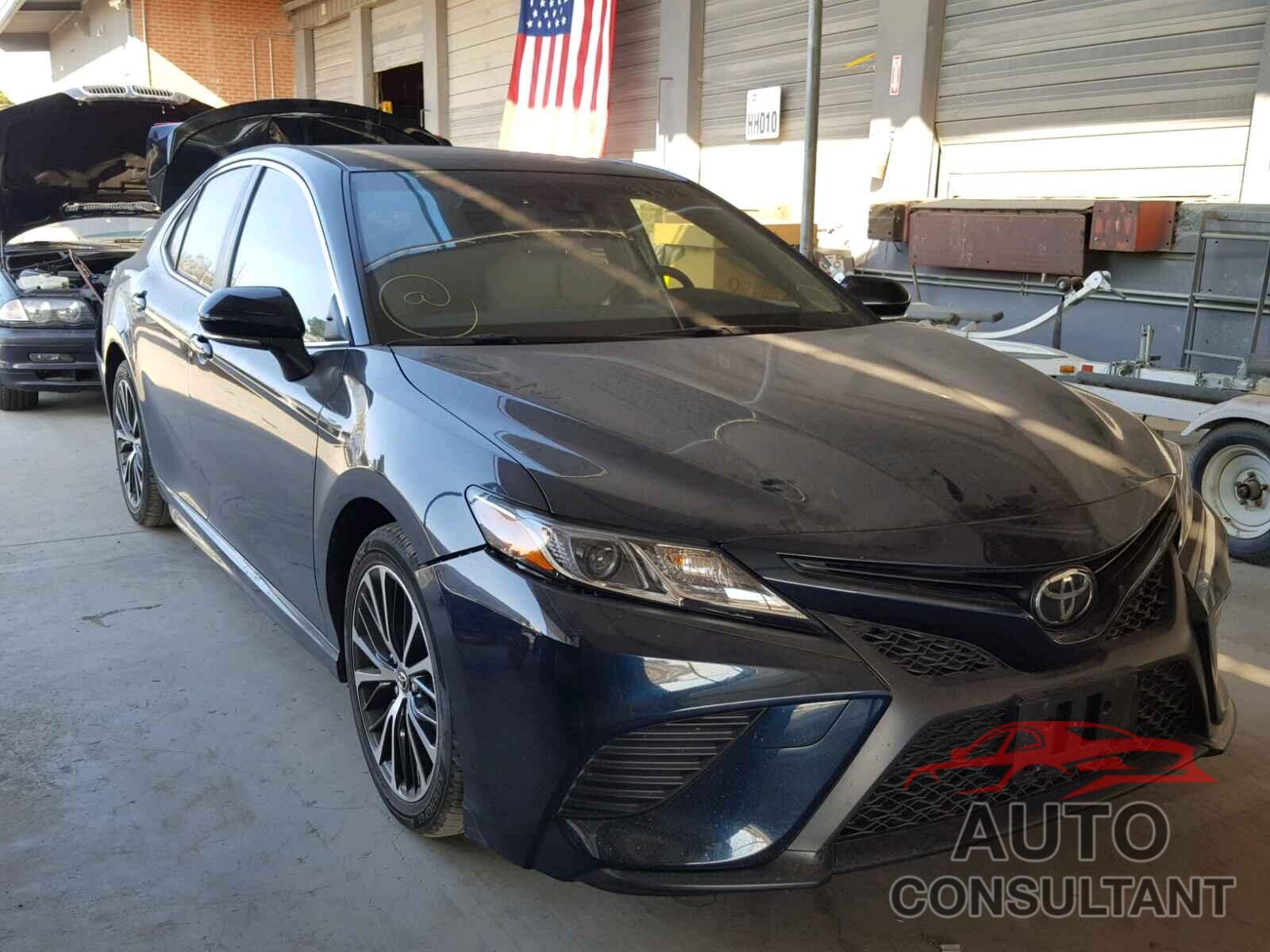 TOYOTA CAMRY 2018 - JTNB11HK3J3016187