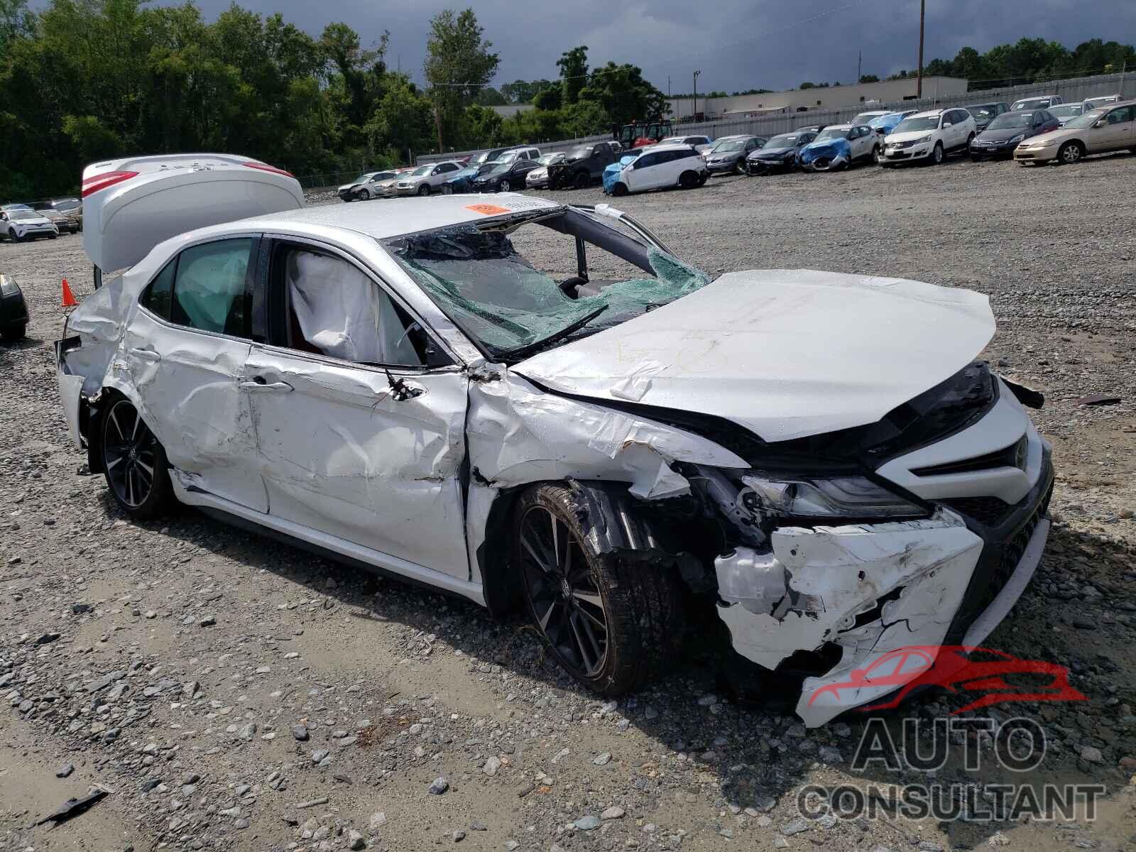 TOYOTA CAMRY 2018 - 4T1B61HK0JU153597