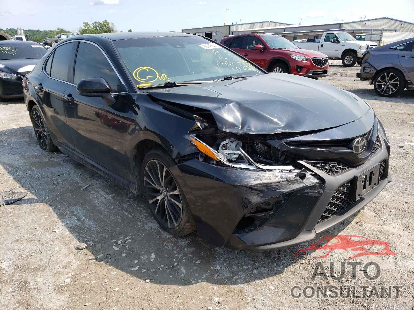 TOYOTA CAMRY 2018 - 4T1B11HK1JU580785