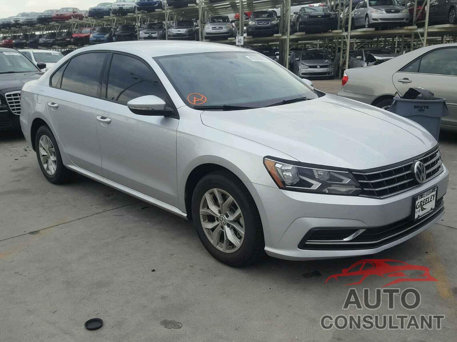 VOLKSWAGEN PASSAT 2018 - 1VWAA7A34JC013785