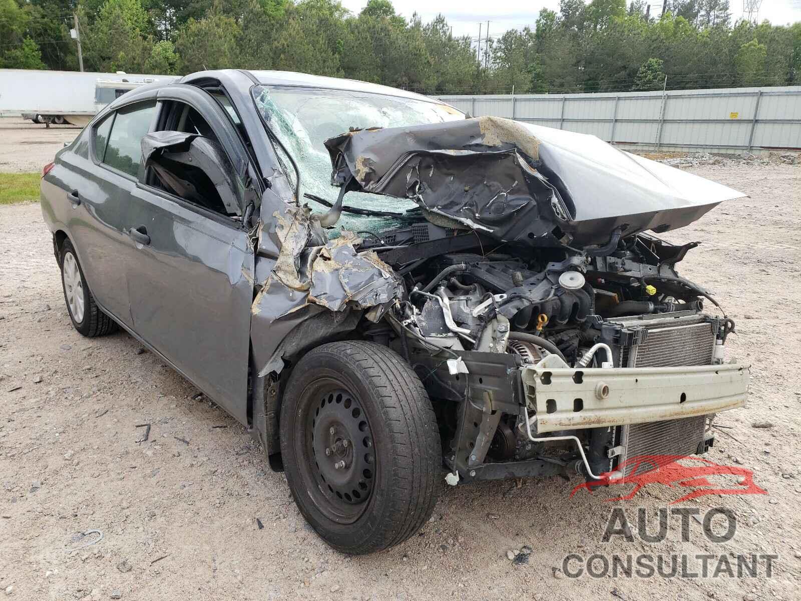 NISSAN VERSA 2018 - 3N1CN7AP8JL801320