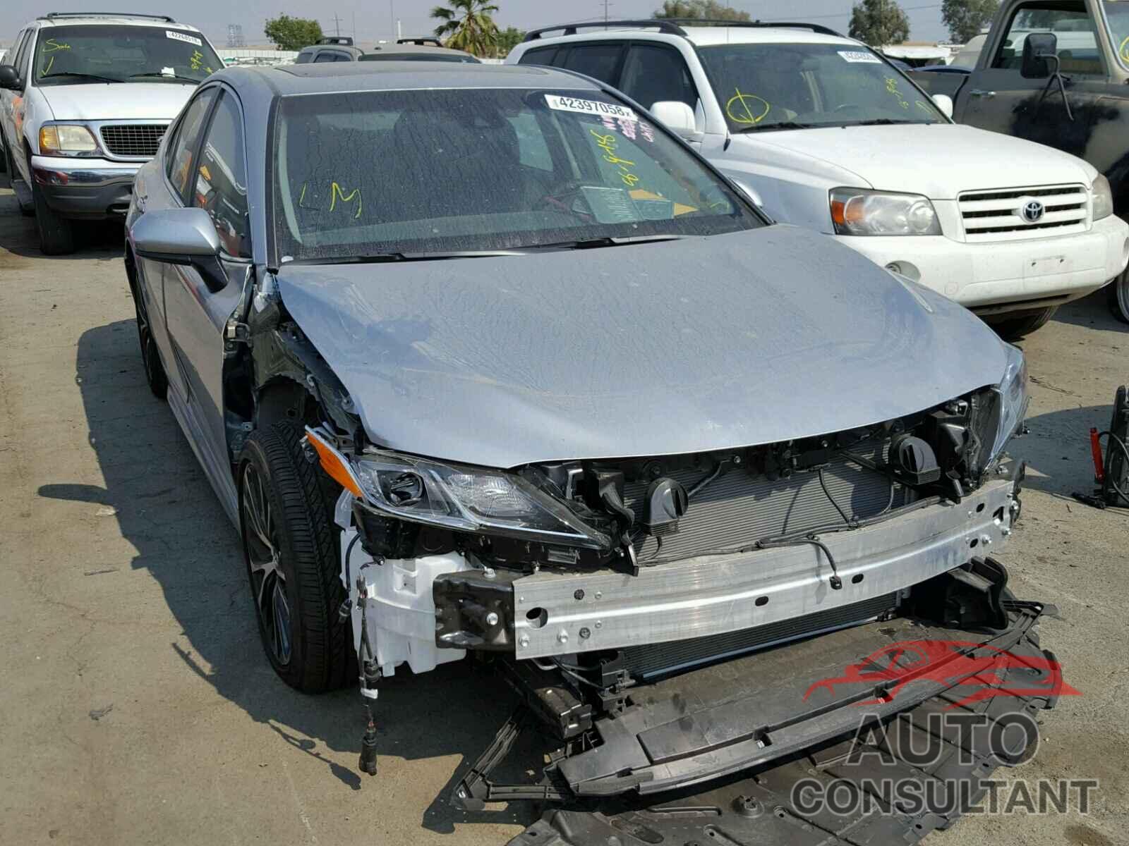 TOYOTA CAMRY 2018 - 4T1B11HK9JU089817