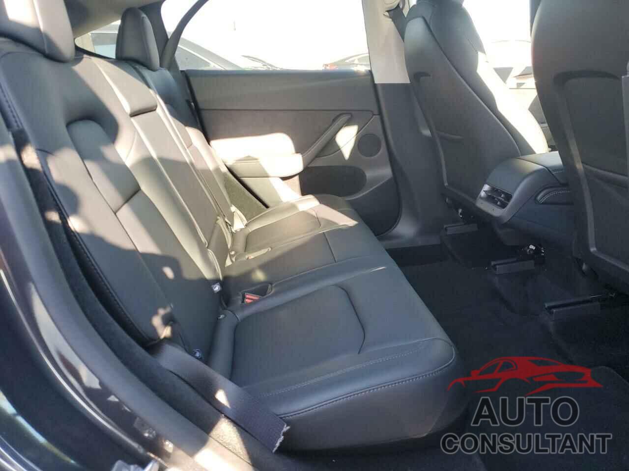 TESLA MODEL Y 2025 - 7SAYGDEE3SF241696