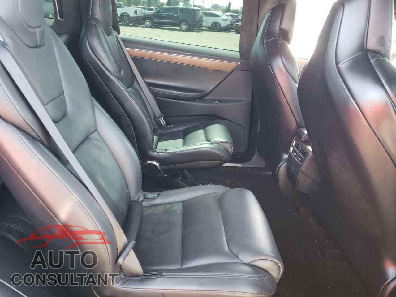 TESLA MODEL X 2017 - 5YJXCBE28HF044143