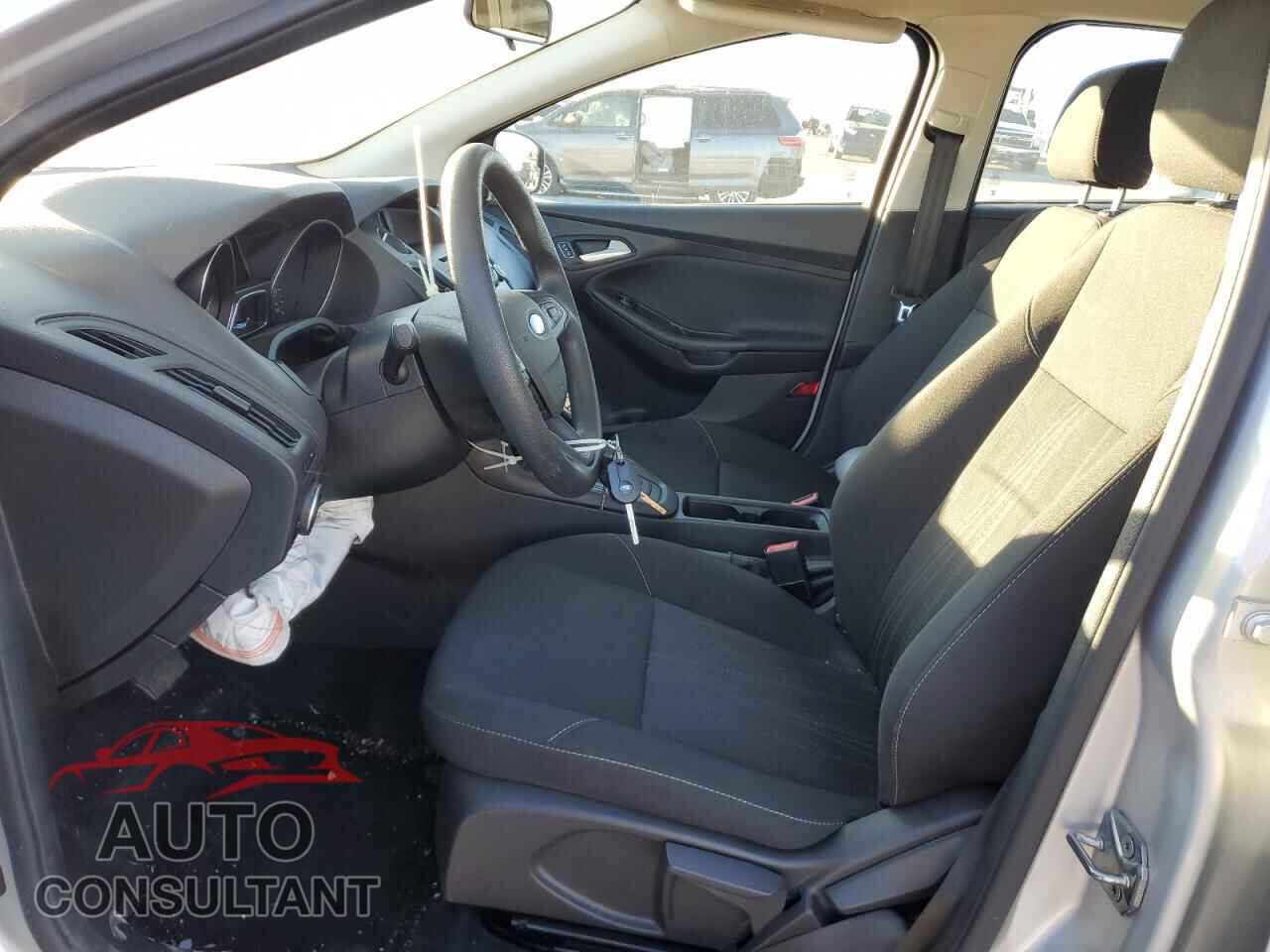 FORD FOCUS 2017 - 1FADP3F28HL315412