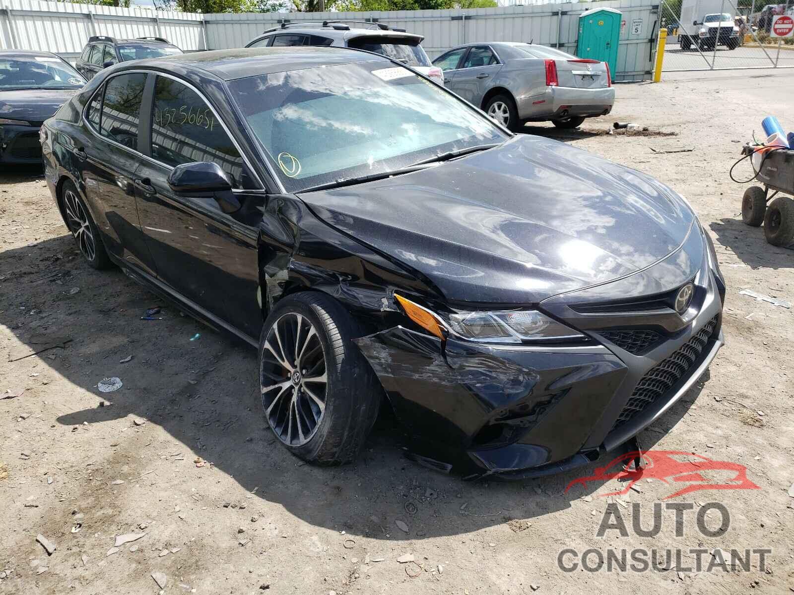 TOYOTA CAMRY 2018 - 4T1B11HK5JU582183