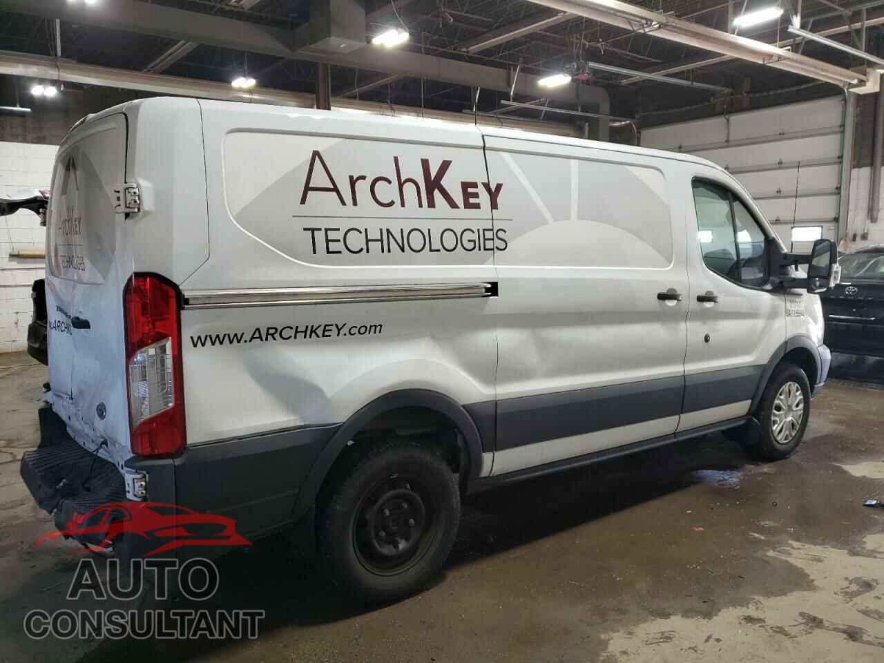 FORD TRANSIT 2017 - 1FTYR1YM3HKB37925