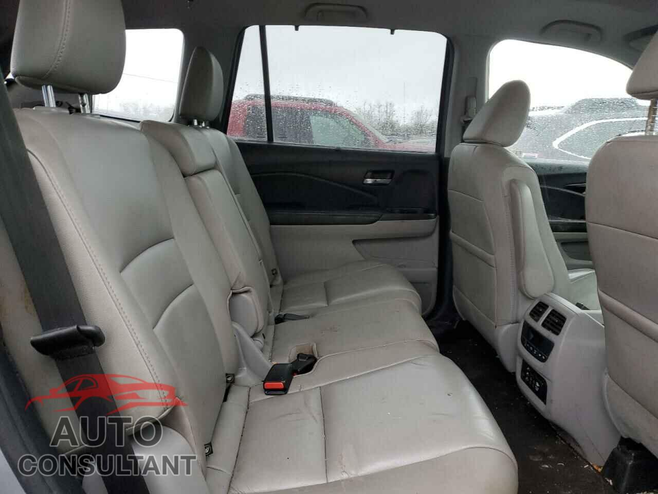 HONDA PILOT 2018 - 5FNYF6H98JB056763