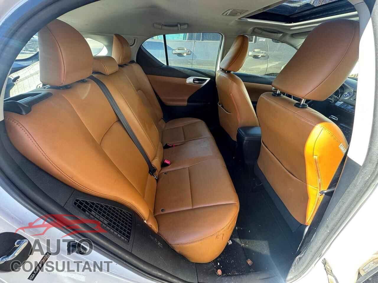 LEXUS CT 200 2011 - JTHKD5BH3B2032816