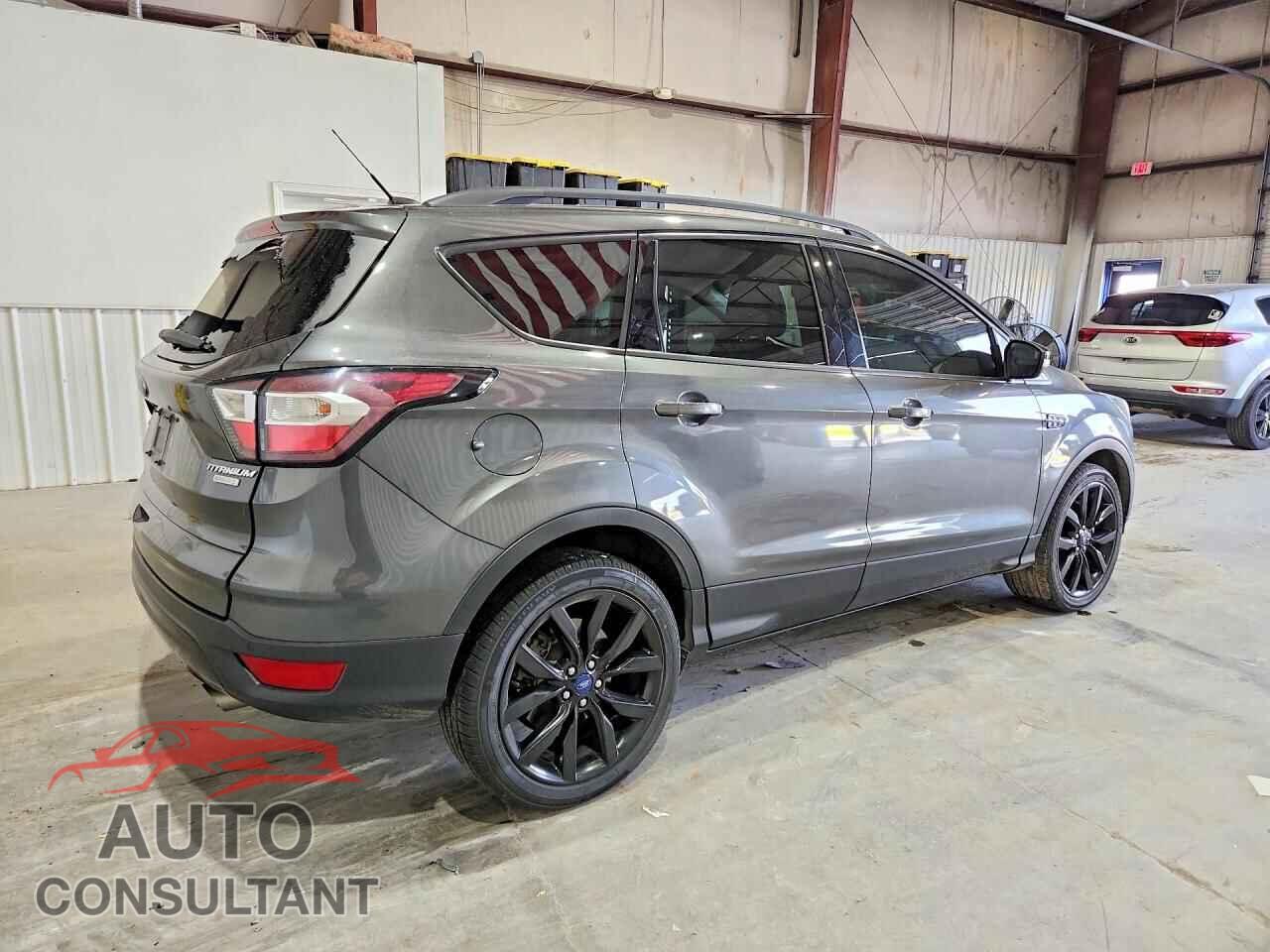 FORD ESCAPE 2017 - 1FMCU0J96HUD40526