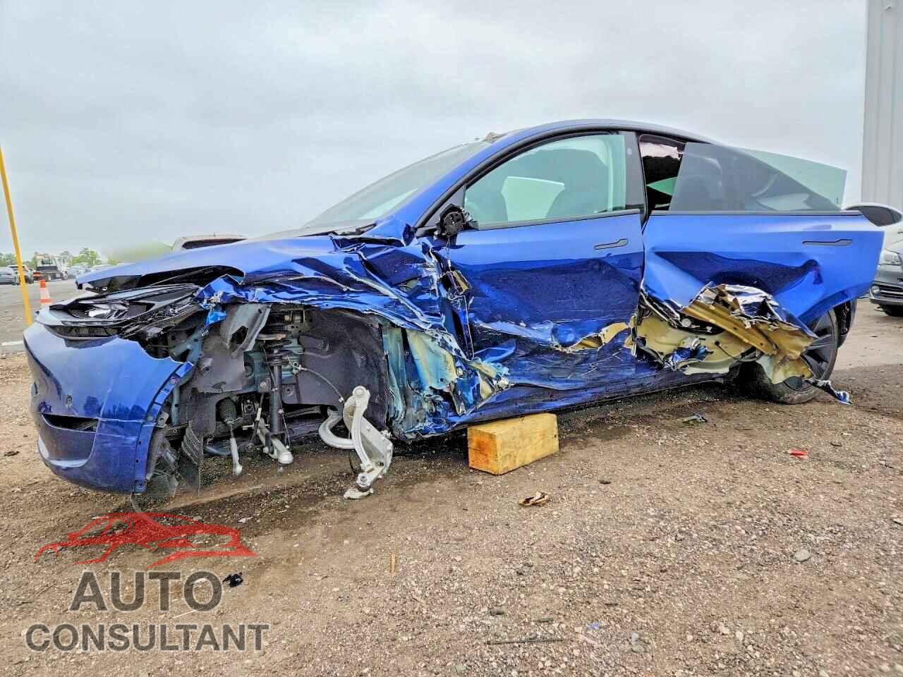 TESLA MODEL Y 2024 - 7SAYGDED1RA333405
