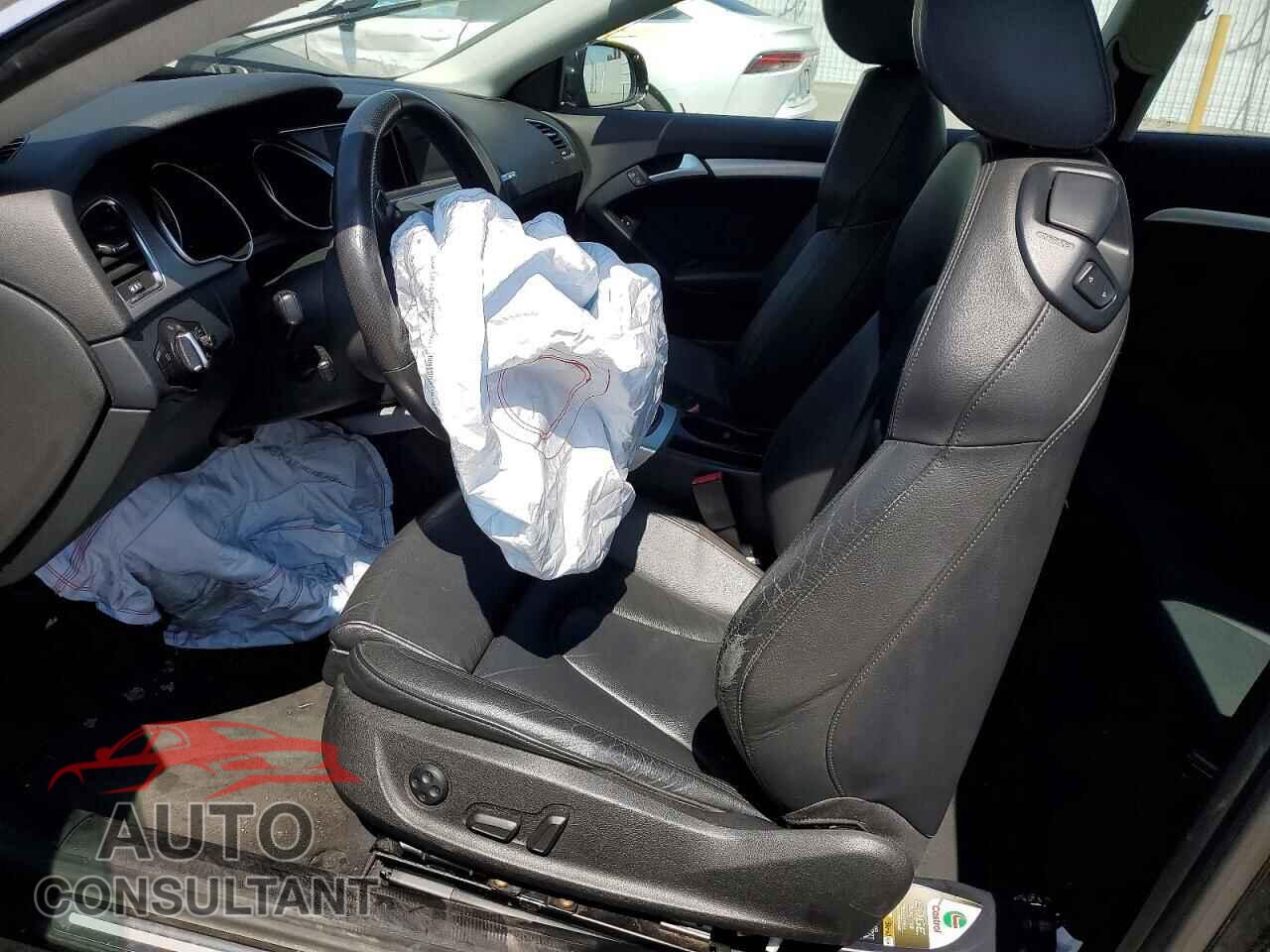 AUDI A5 2012 - WAULFAFR0CA007517