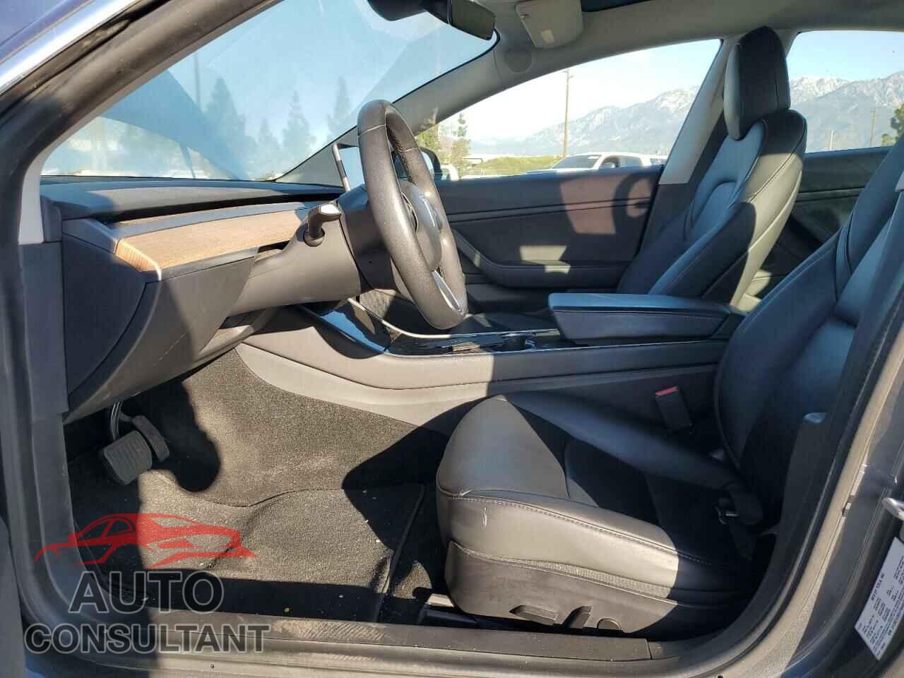TESLA MODEL 3 2020 - 5YJ3E1EBXLF646473