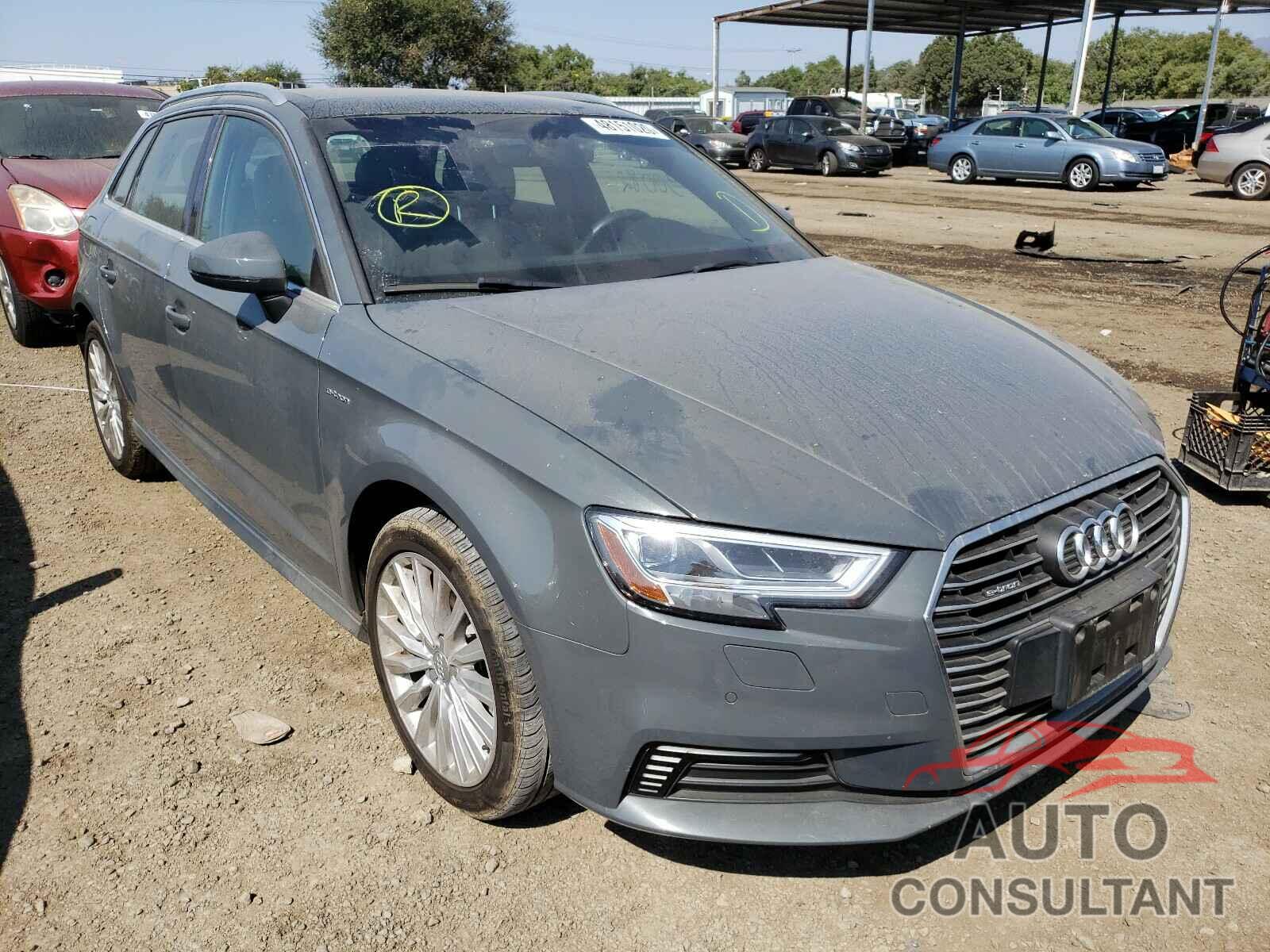 AUDI A3 2018 - WAUTPBFF5JA071395