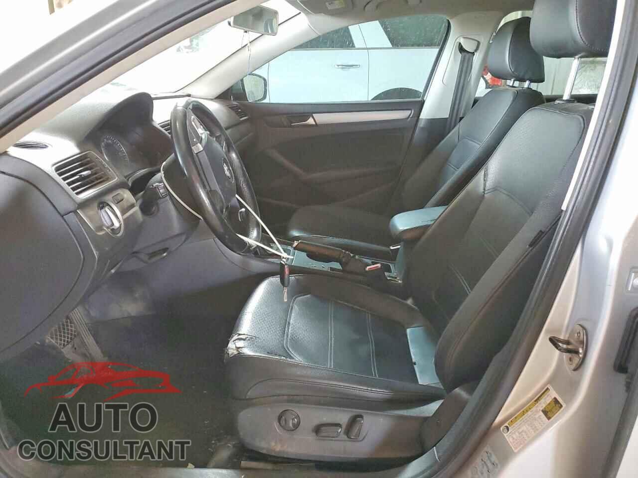 VOLKSWAGEN PASSAT 2014 - 1VWAT7A38EC072984