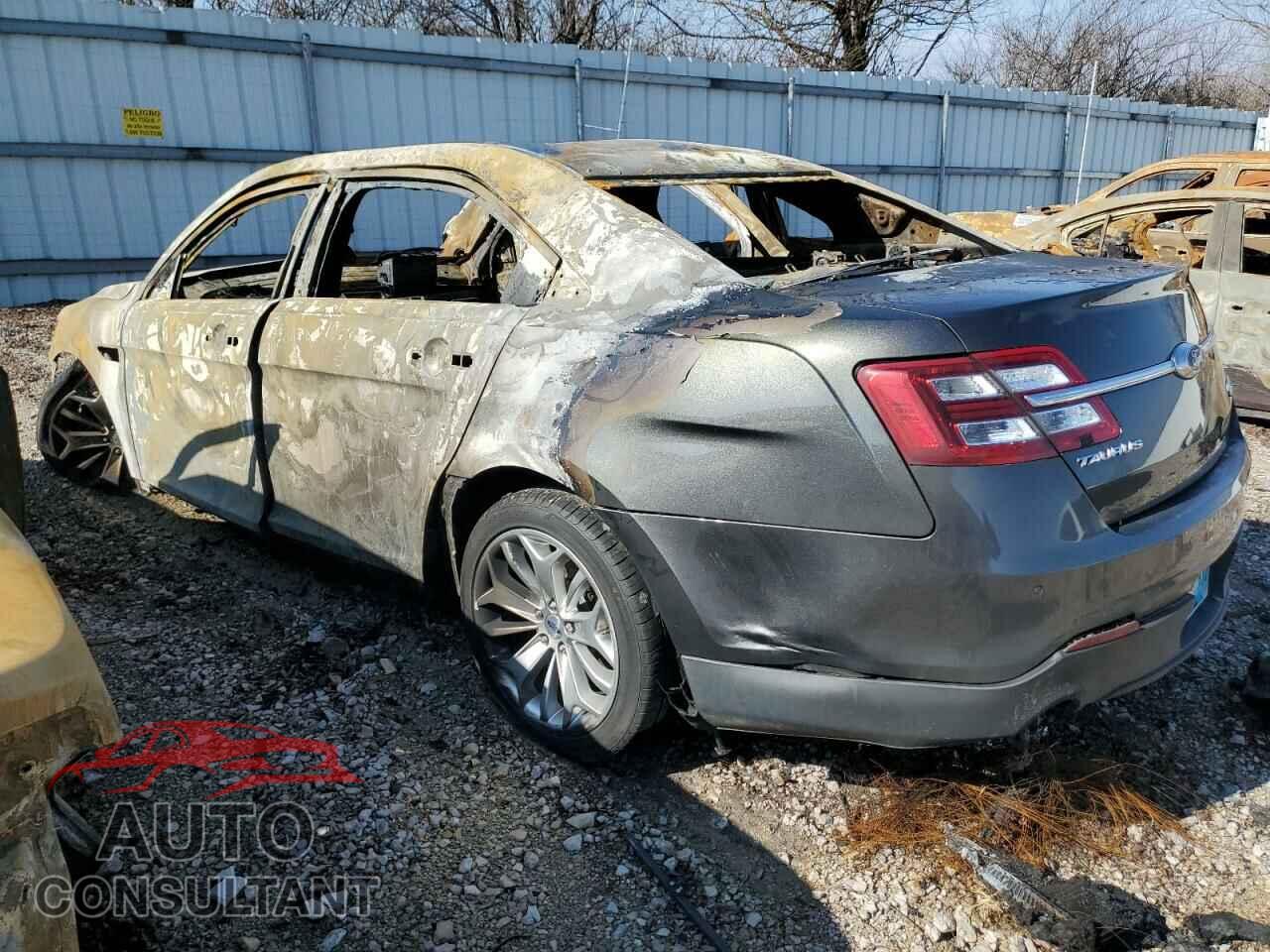 FORD TAURUS 2018 - 1FAHP2F88JG116049