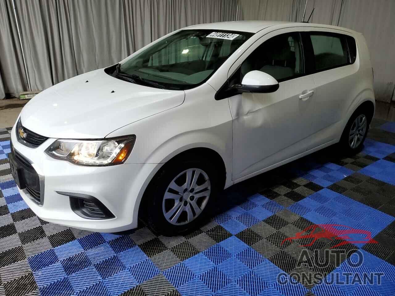 CHEVROLET SONIC 2018 - 1G1JG6SH0J4110426