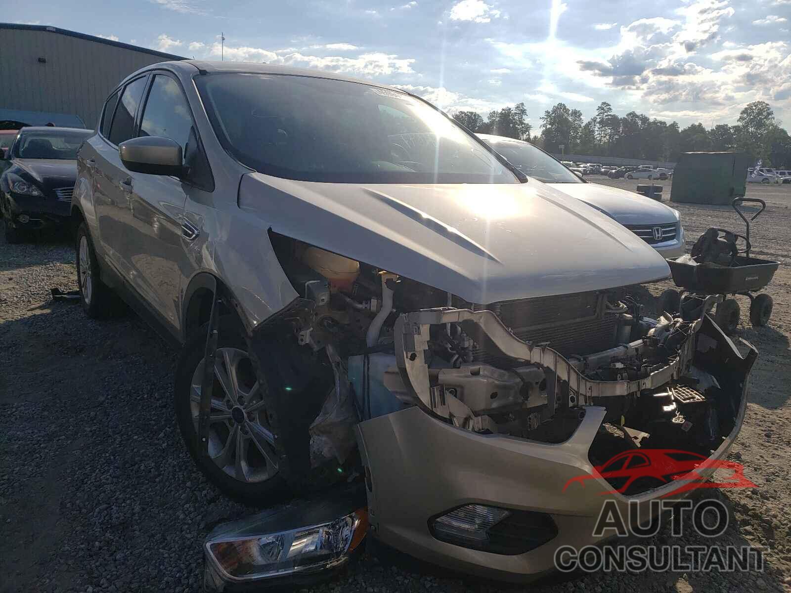 FORD ESCAPE 2017 - 1FMCU0GD6HUD64997