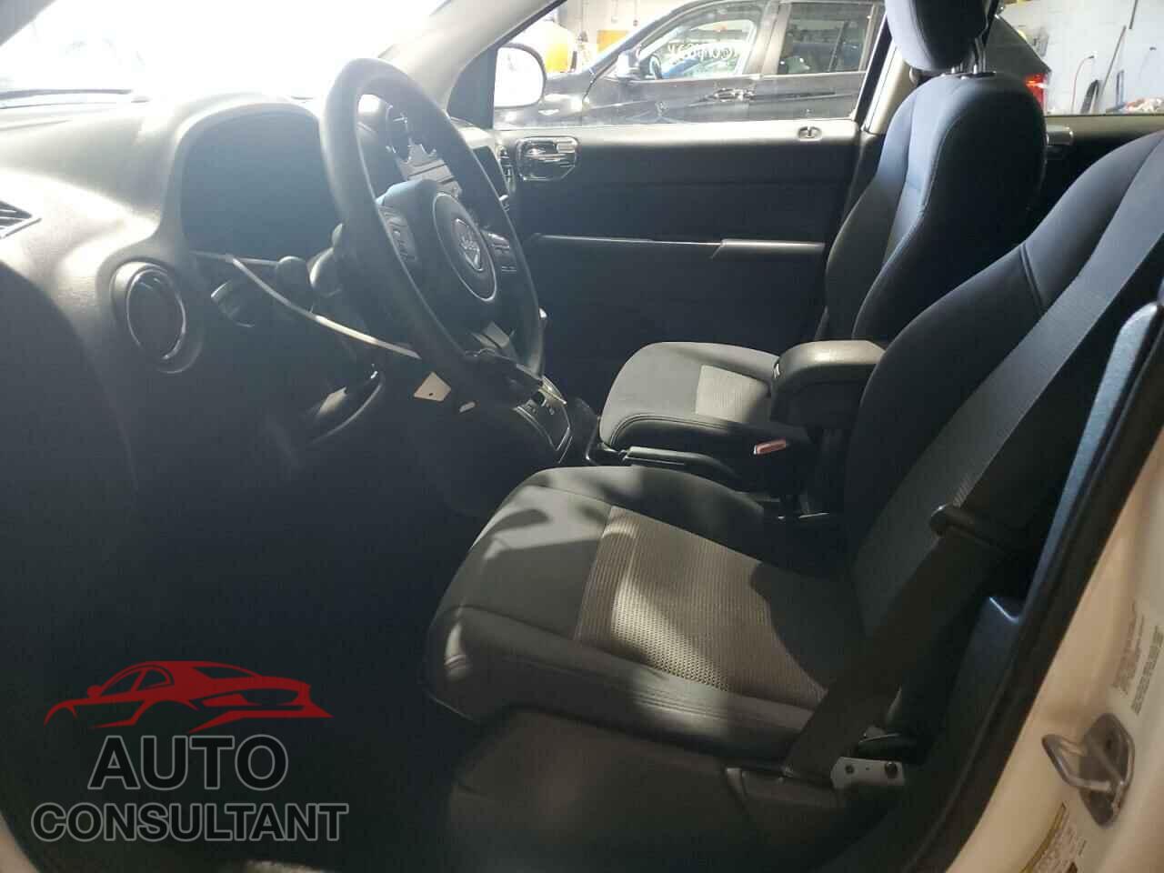 JEEP COMPASS 2011 - 1J4NF1FB5BD275436
