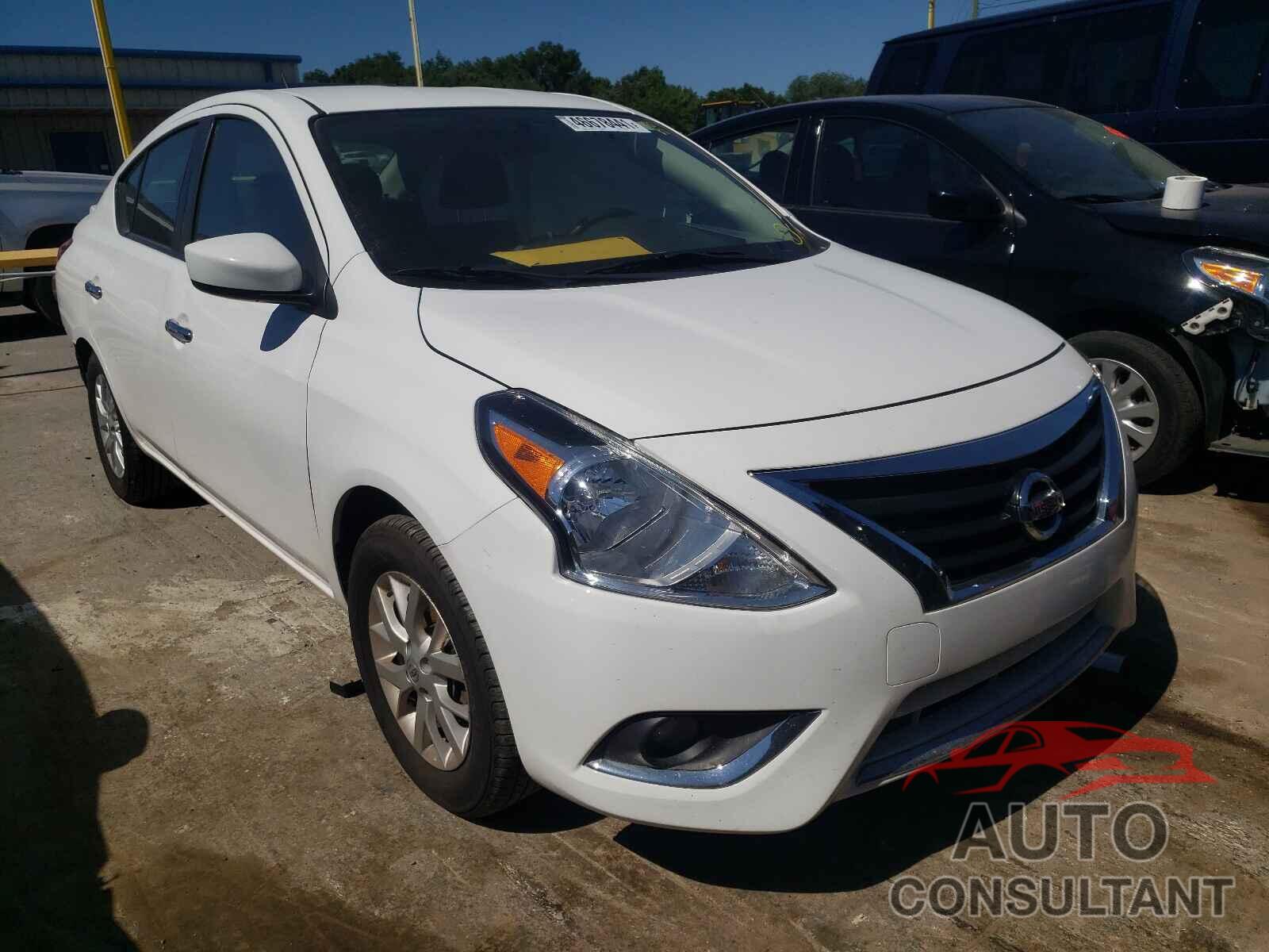 NISSAN VERSA 2018 - 3N1CN7AP0JL820668