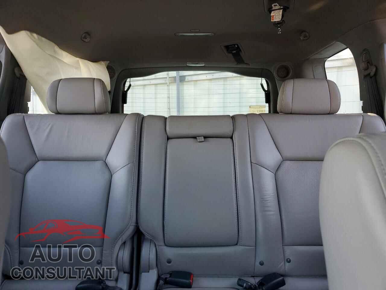 HONDA PILOT 2011 - 5FNYF4H71BB044281