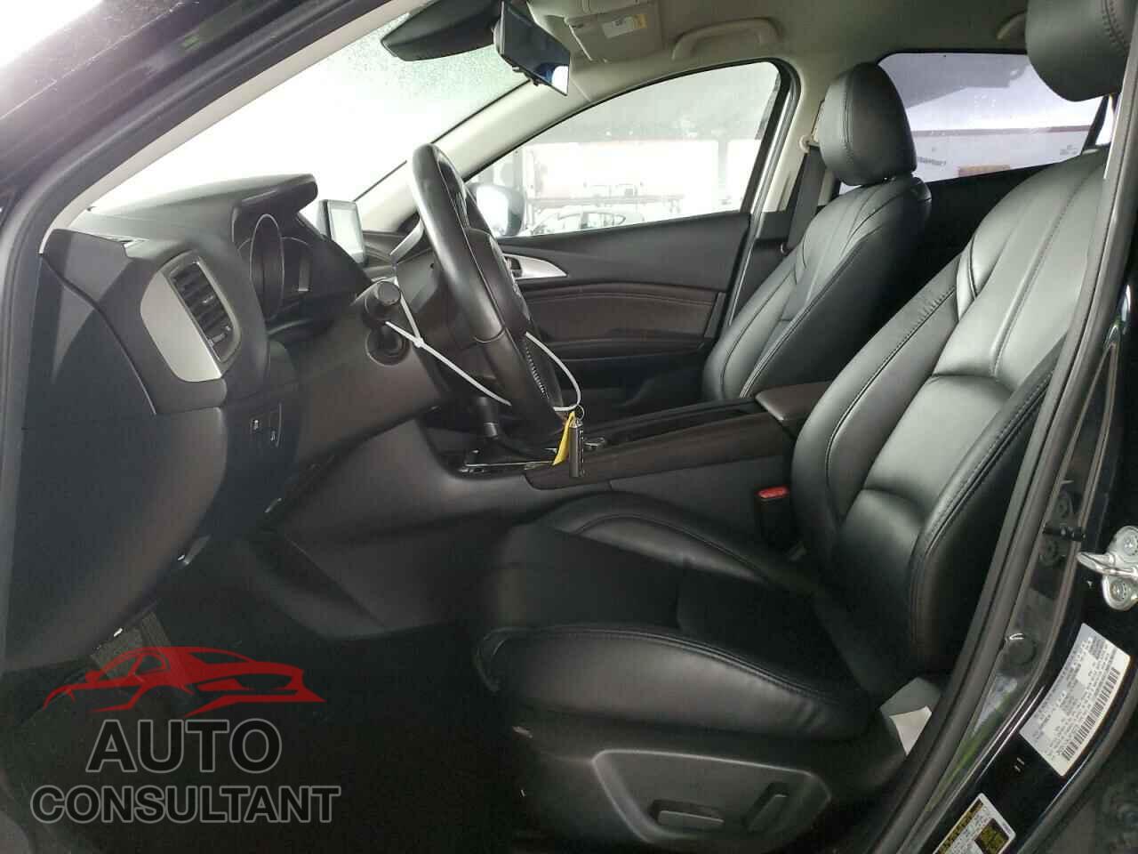 MAZDA 3 2018 - 3MZBN1V34JM190075