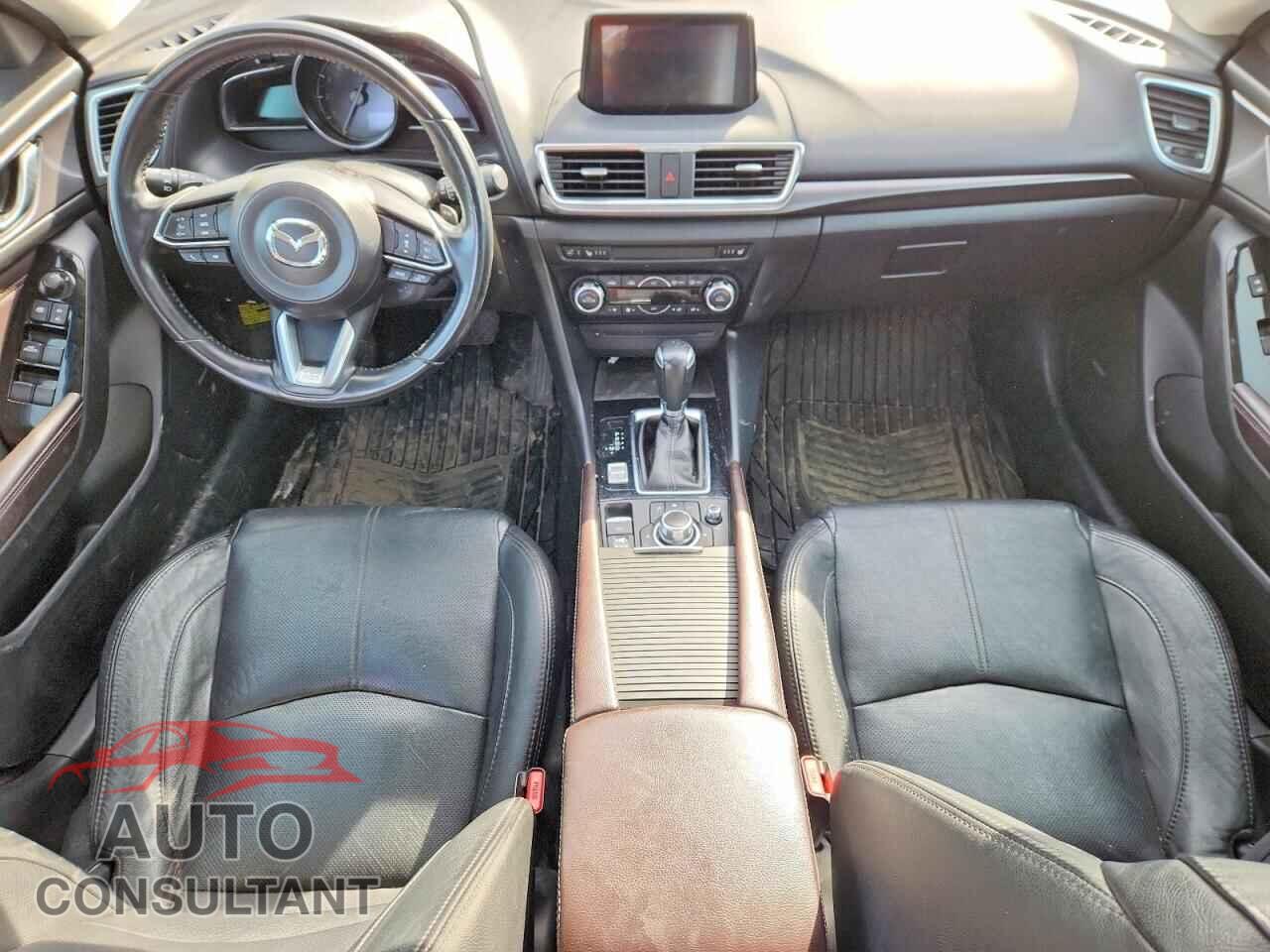 MAZDA 3 2018 - 3MZBN1M31JM237628